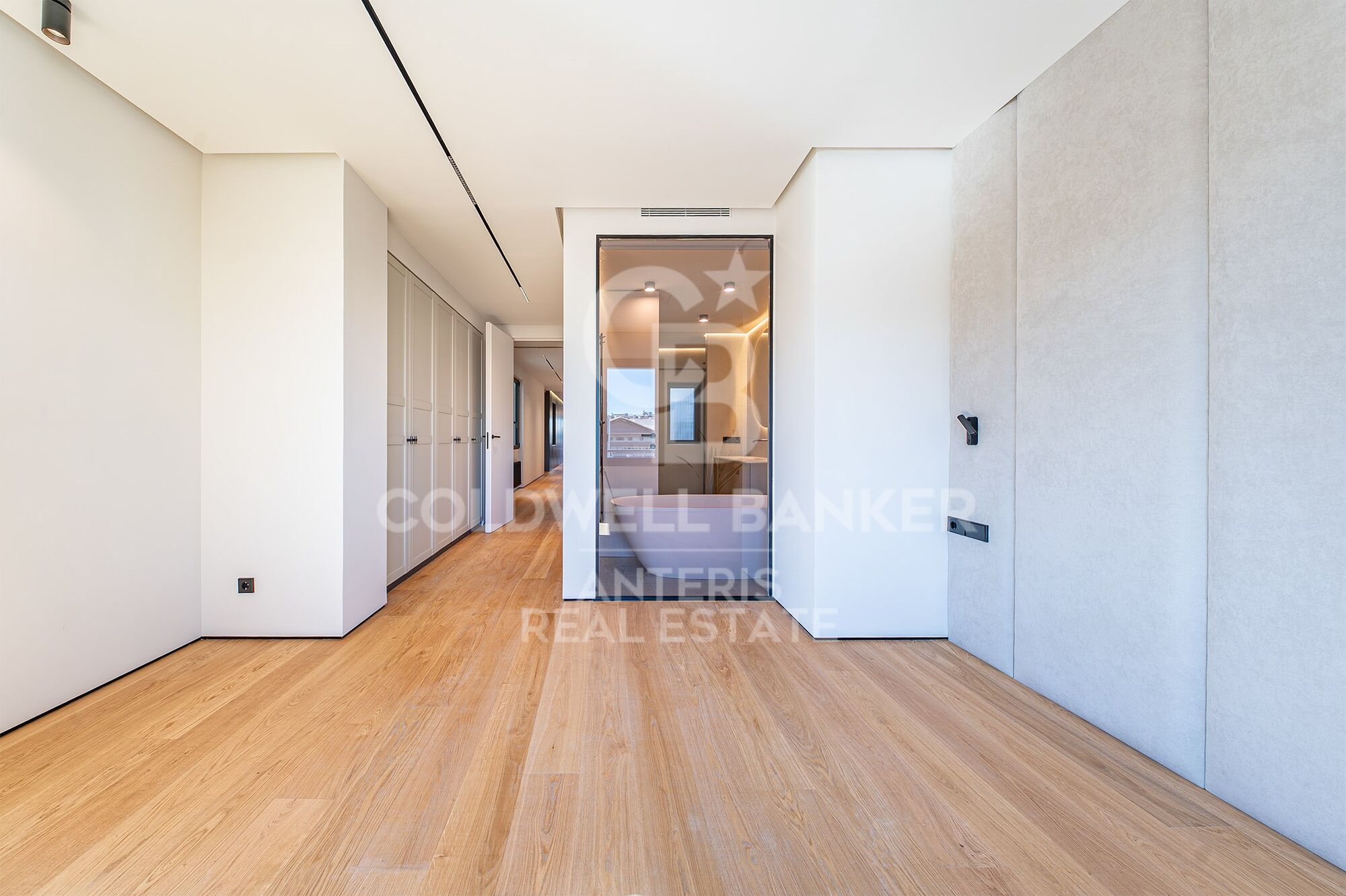 Luxury renovated penthouse with terrace in Galvany, Barcelona