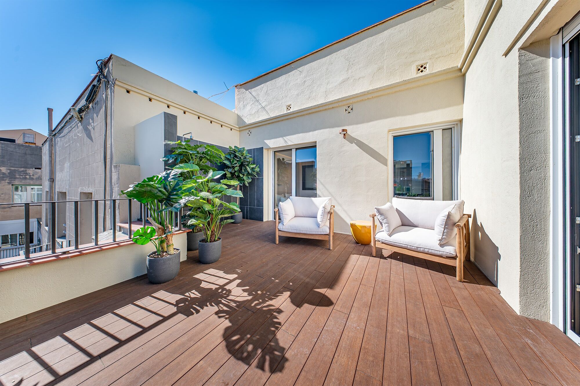 Luxury renovated penthouse with terrace in Galvany, Barcelona