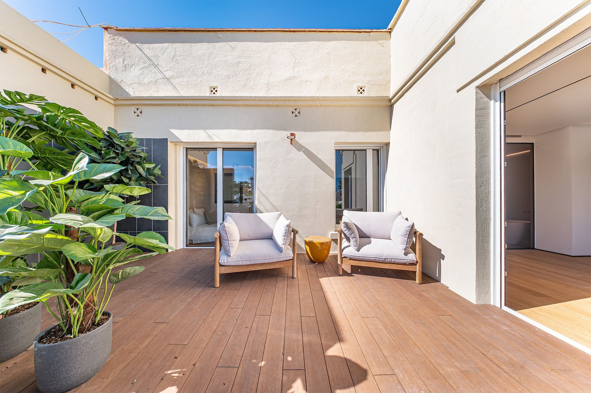 Luxury renovated penthouse with terrace in Galvany, Barcelona
