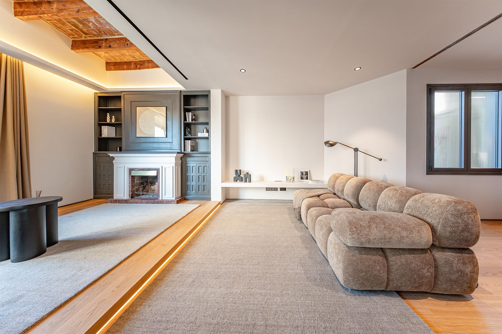 Luxury renovated penthouse with terrace in Galvany, Barcelona
