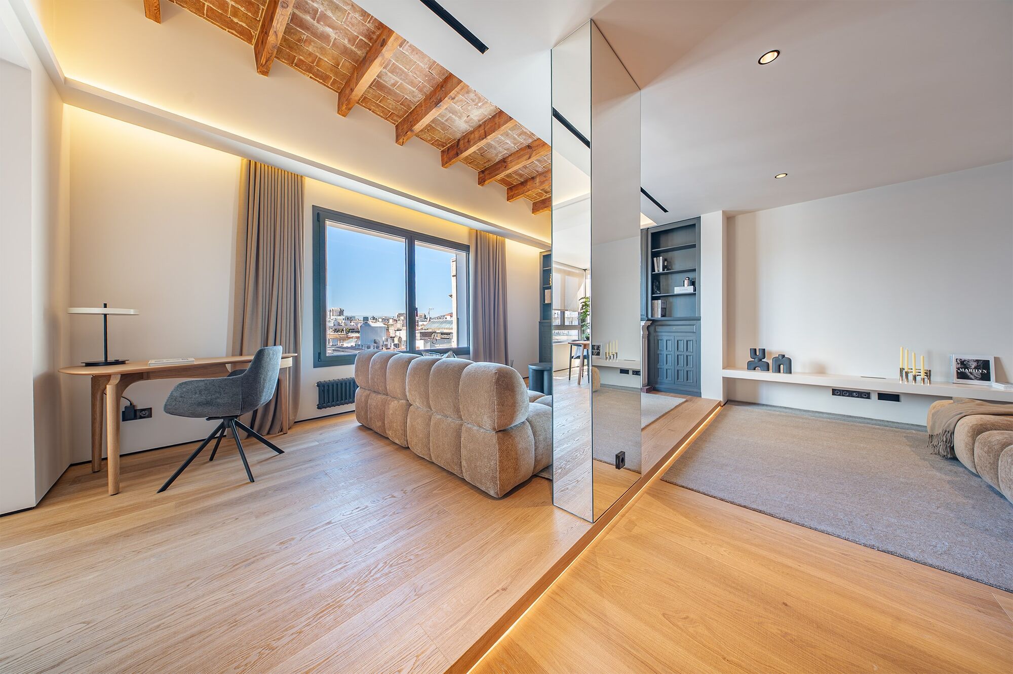 Luxury renovated penthouse with terrace in Galvany, Barcelona