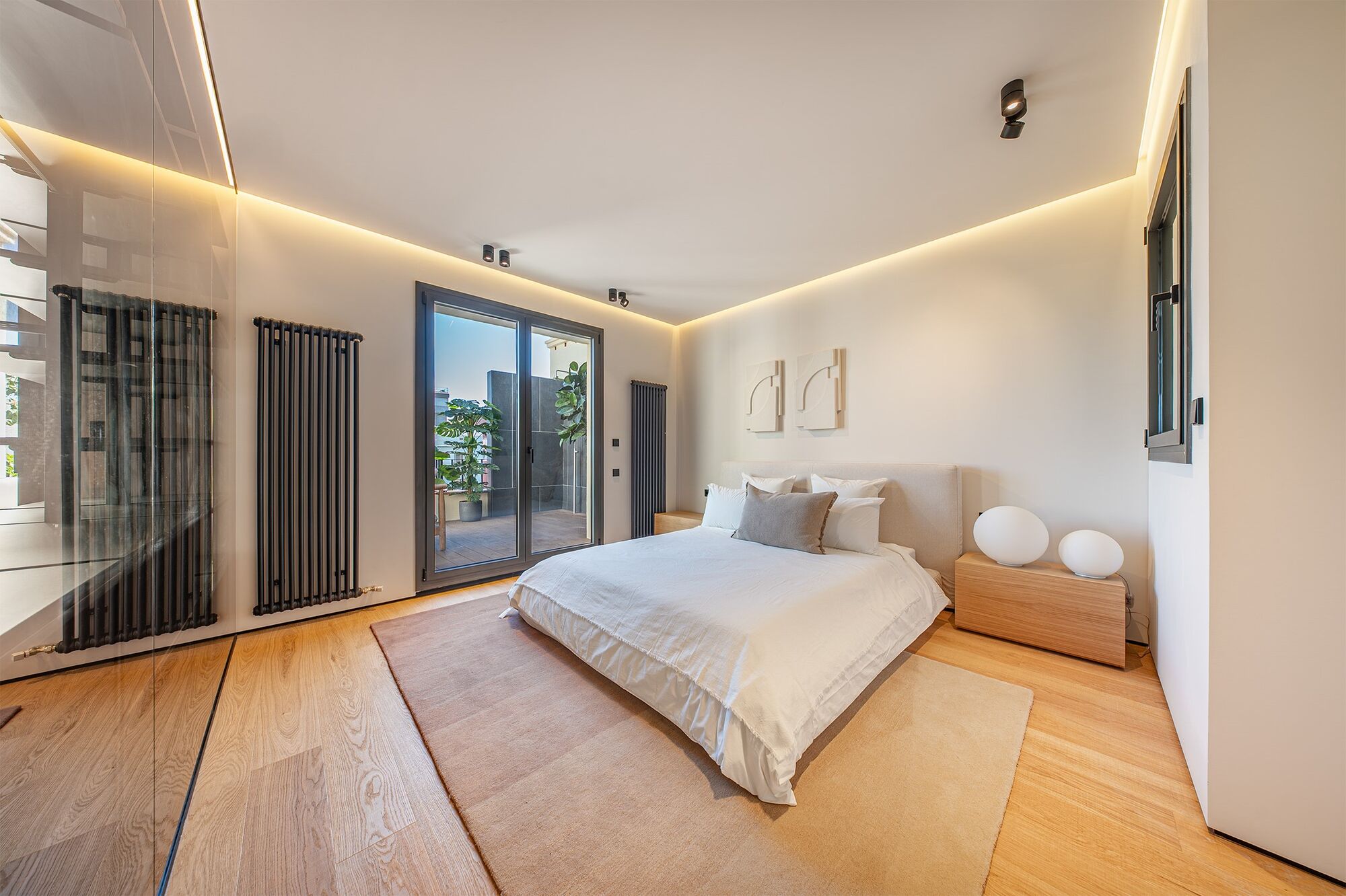Luxury renovated penthouse with terrace in Galvany, Barcelona