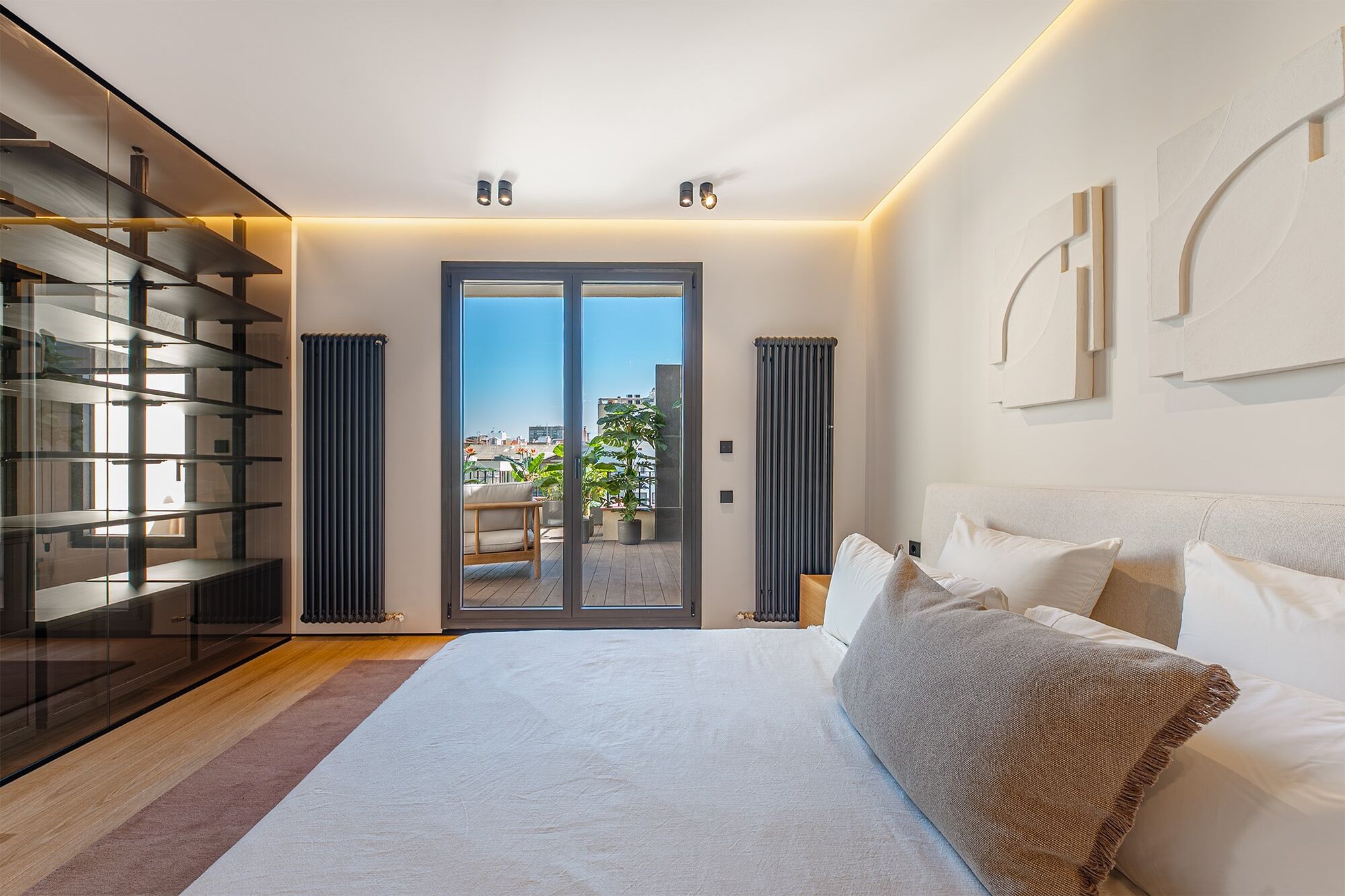 Luxury renovated penthouse with terrace in Galvany, Barcelona
