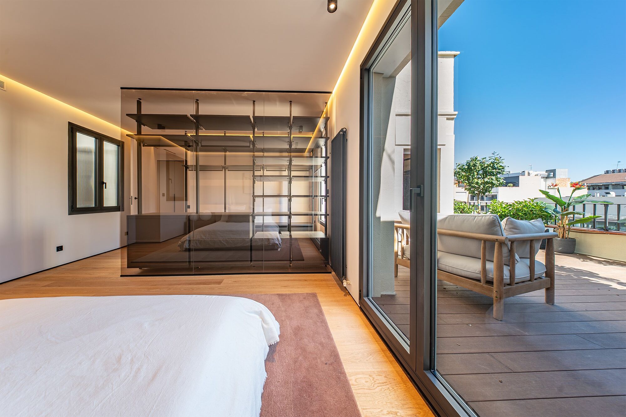 Luxury renovated penthouse with terrace in Galvany, Barcelona