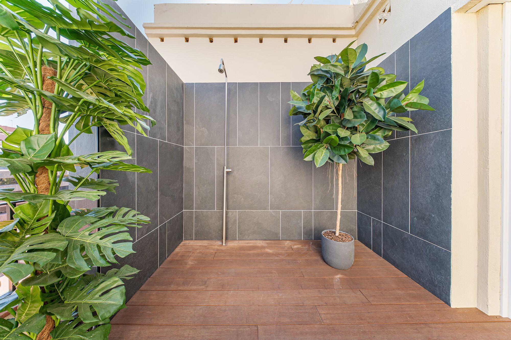 Luxury renovated penthouse with terrace in Galvany, Barcelona