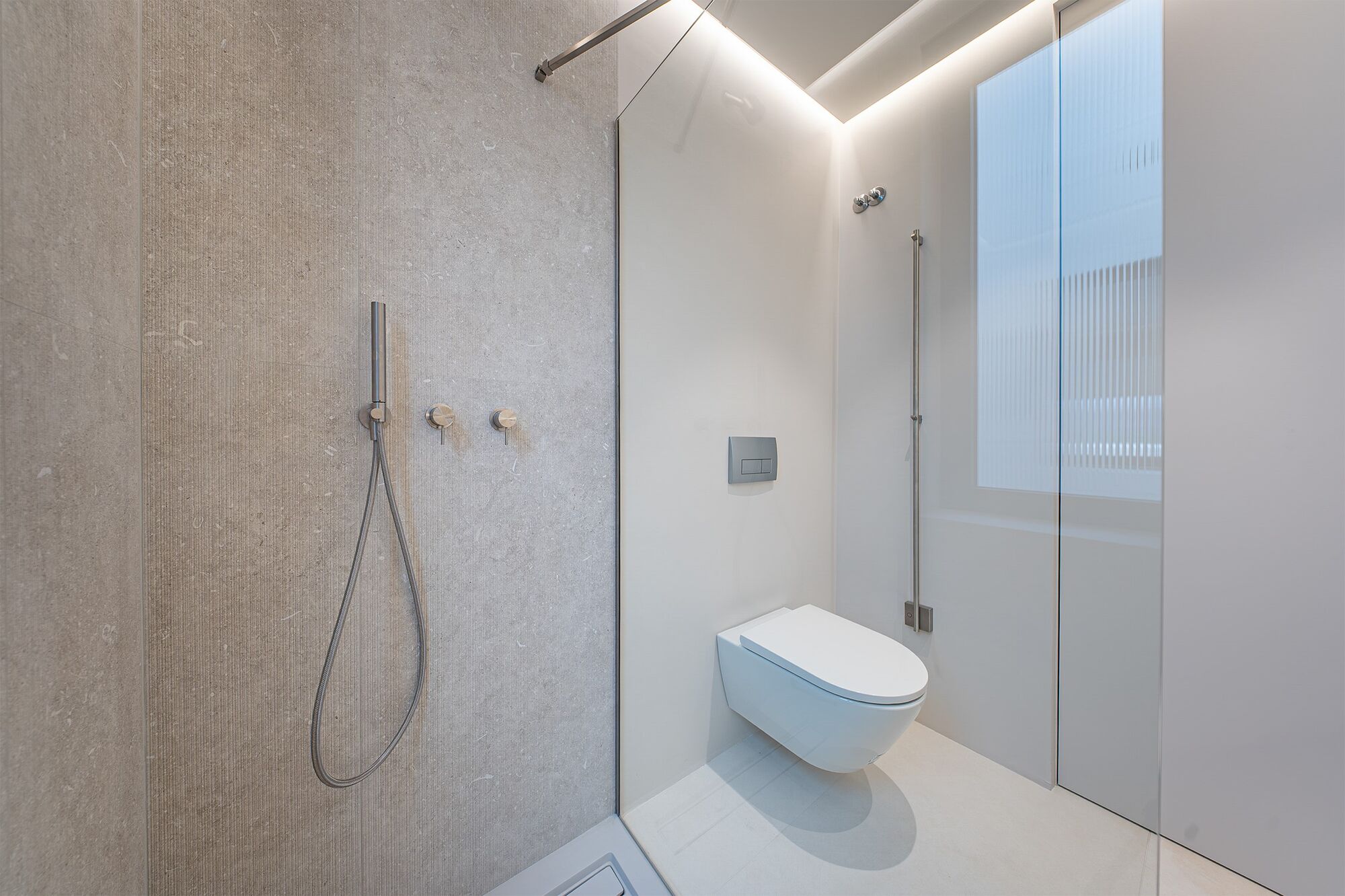 Luxury renovated penthouse with terrace in Galvany, Barcelona