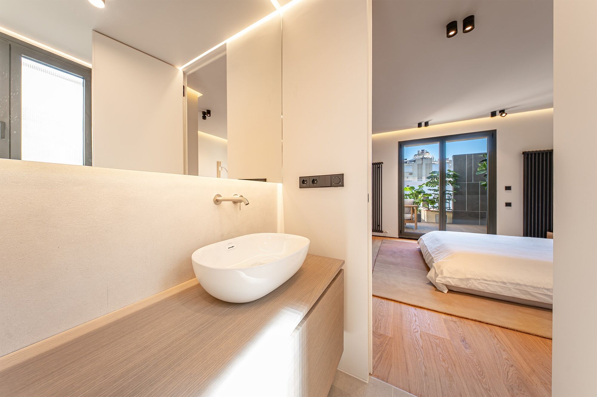 Luxury renovated penthouse with terrace in Galvany, Barcelona