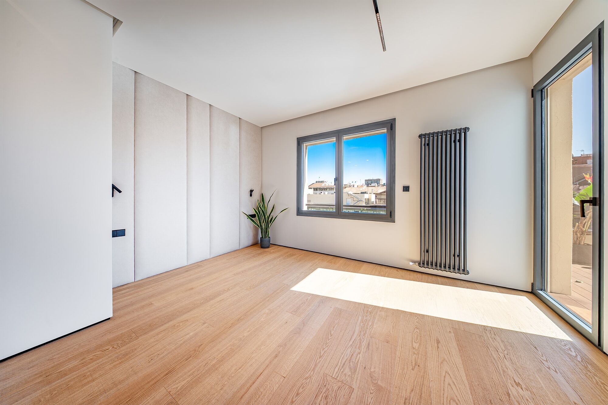 Luxury renovated penthouse with terrace in Galvany, Barcelona