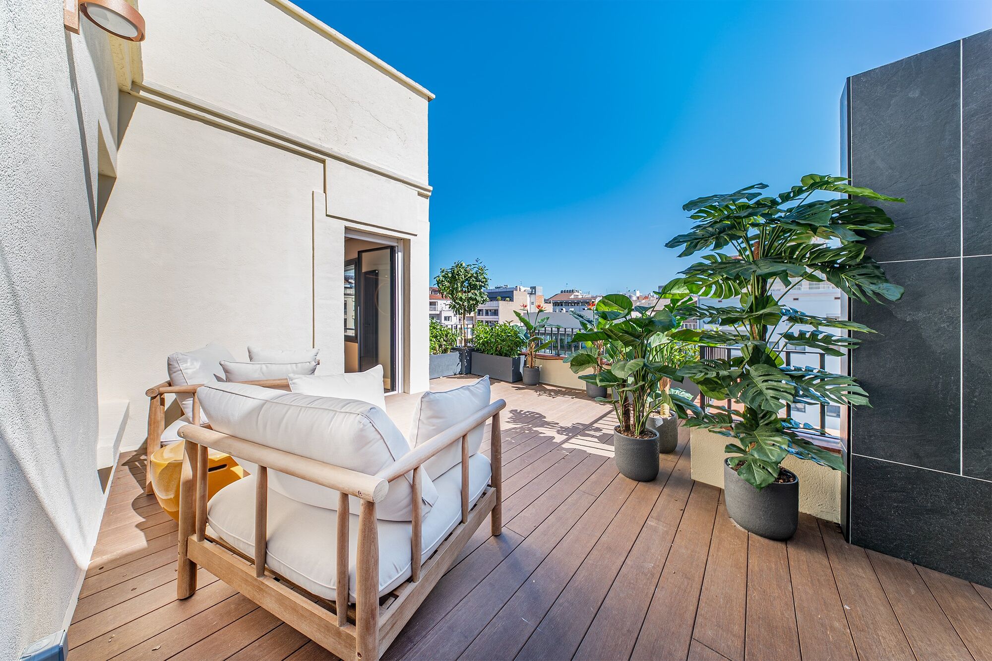 Luxury renovated penthouse with terrace in Galvany, Barcelona