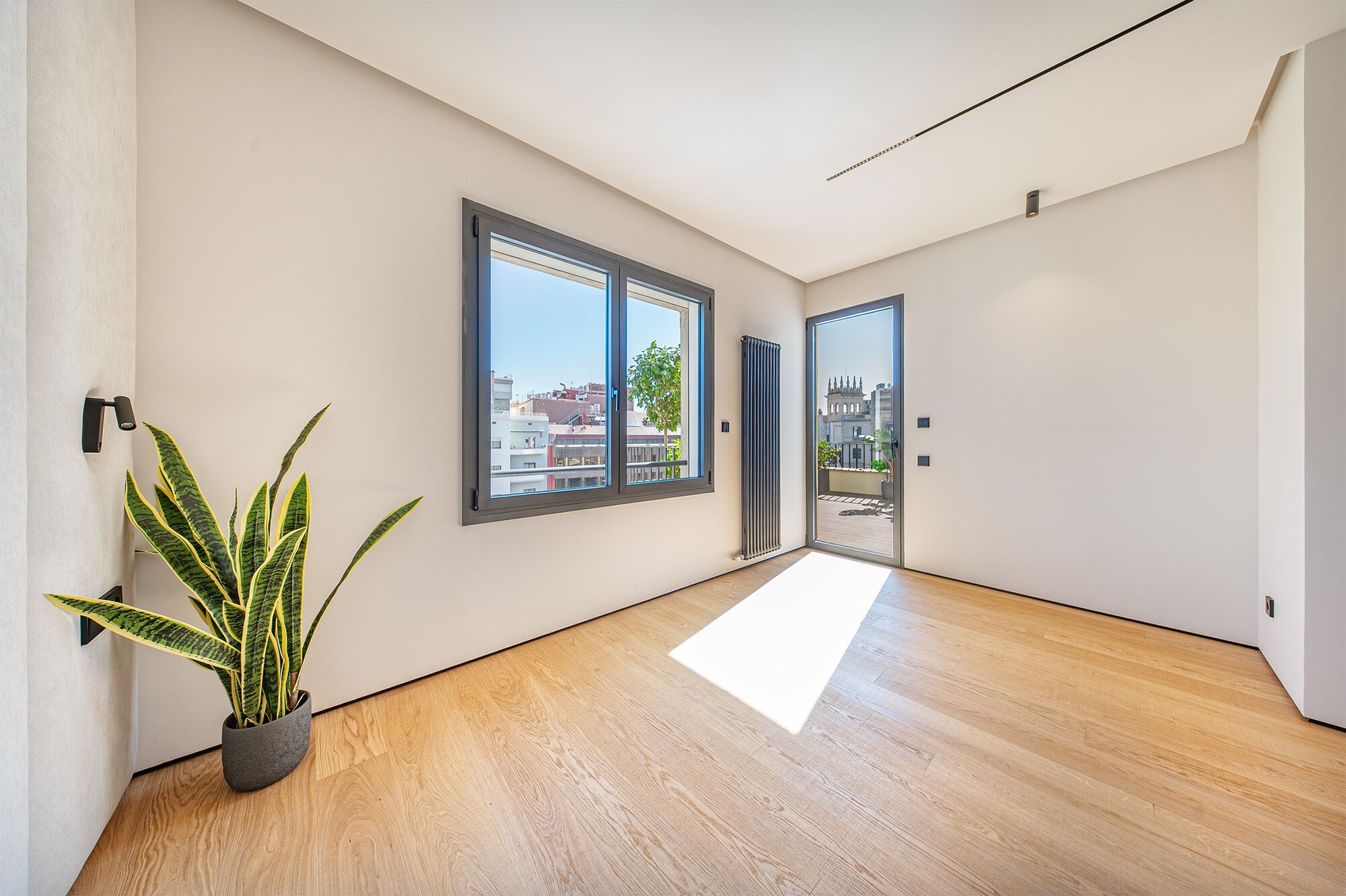 Luxury renovated penthouse with terrace in Galvany, Barcelona