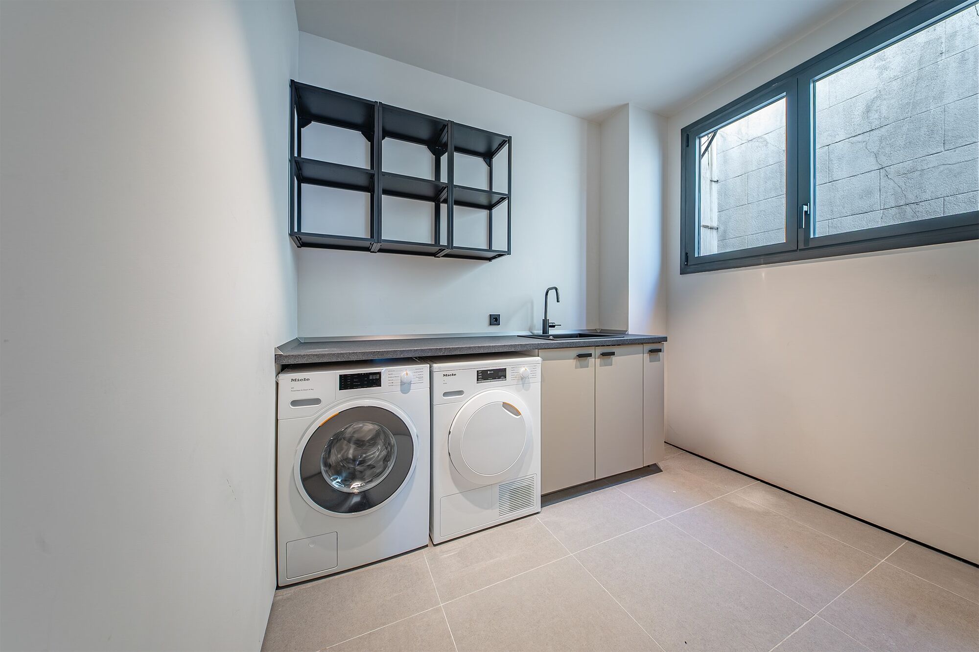 Luxury renovated penthouse with terrace in Galvany, Barcelona