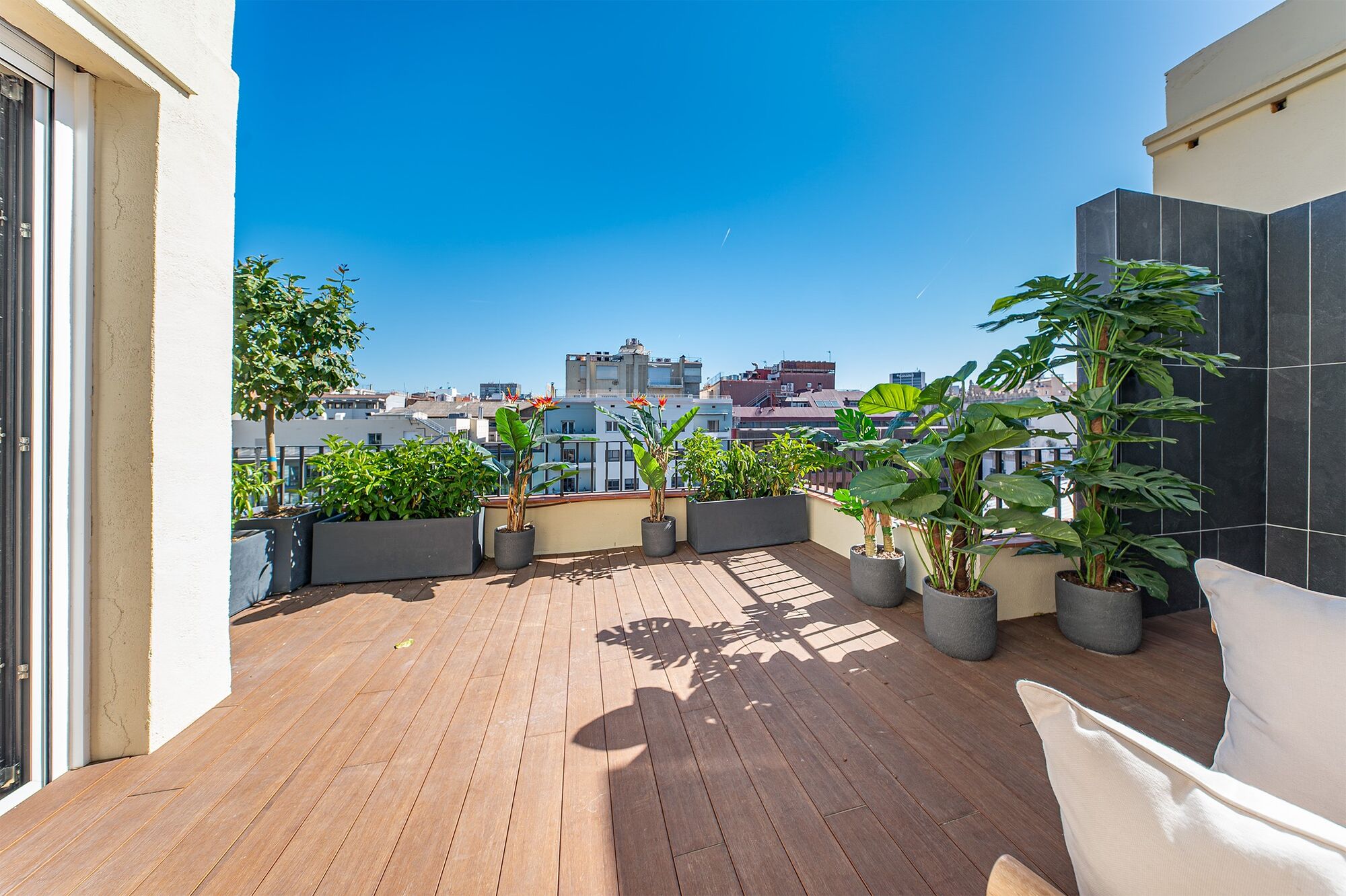 Luxury renovated penthouse with terrace in Galvany, Barcelona