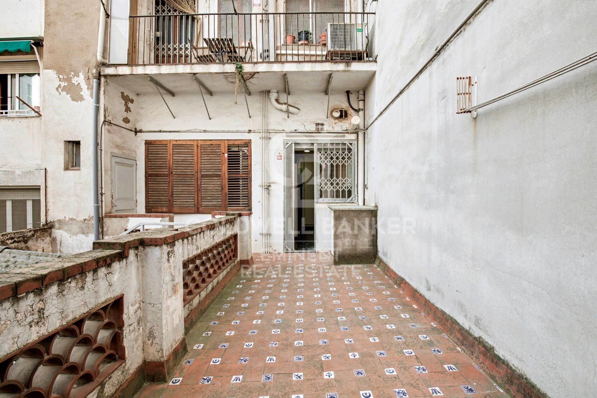 Vivienda de 195 m² con múltiples espacios y gran potencial en el corazón de Gràcia