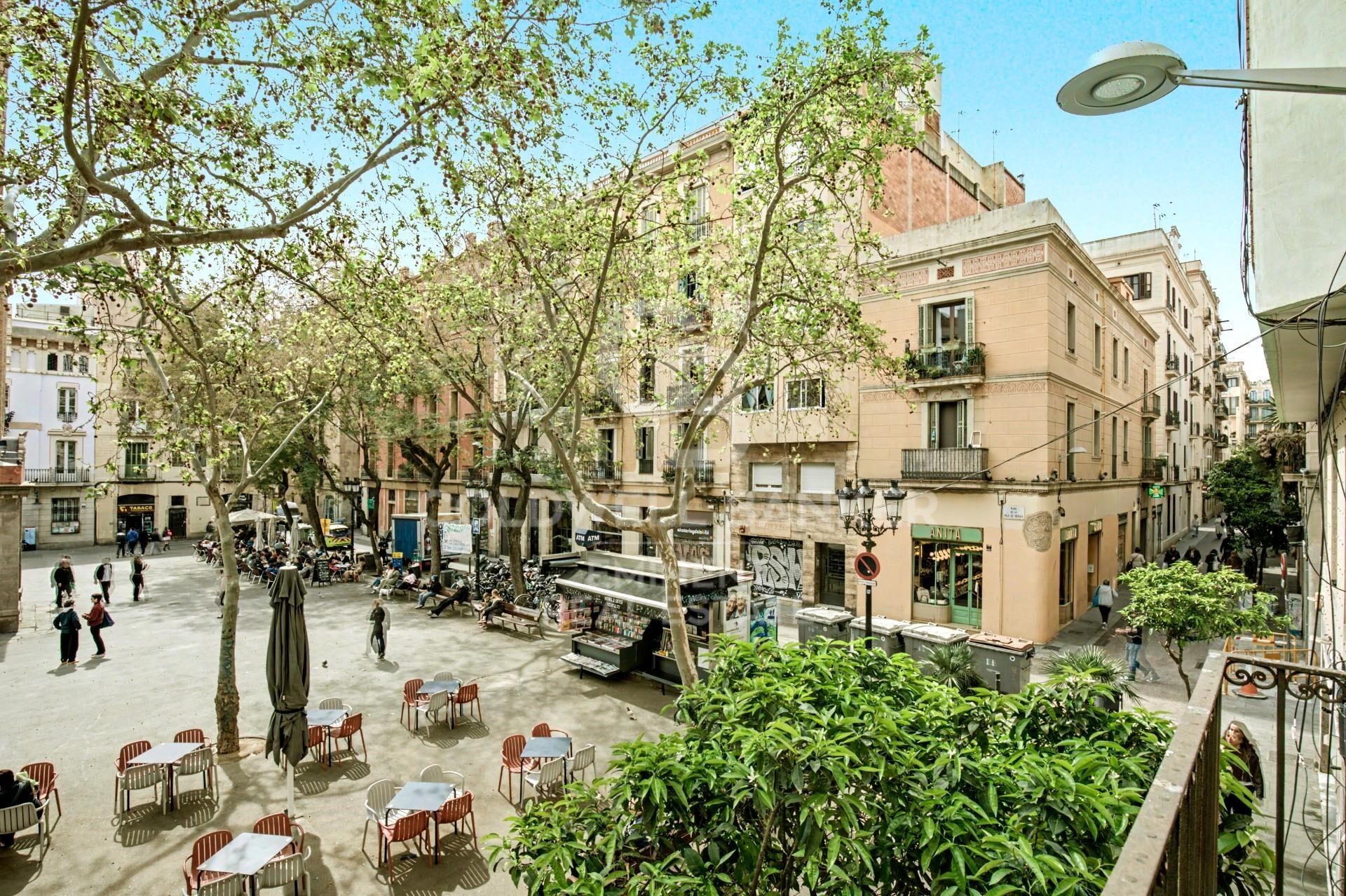Vivienda de 195 m² con múltiples espacios y gran potencial en el corazón de Gràcia