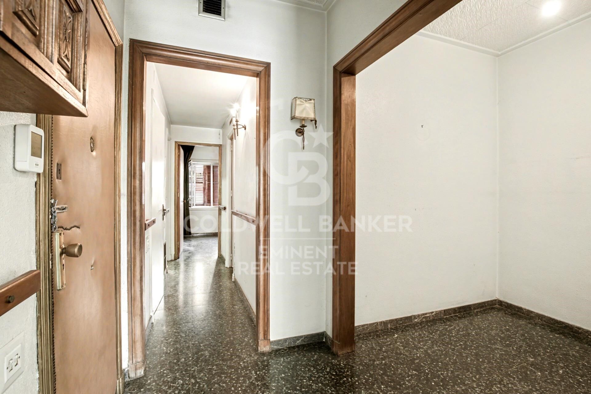 Vivienda de 195 m² con múltiples espacios y gran potencial en el corazón de Gràcia