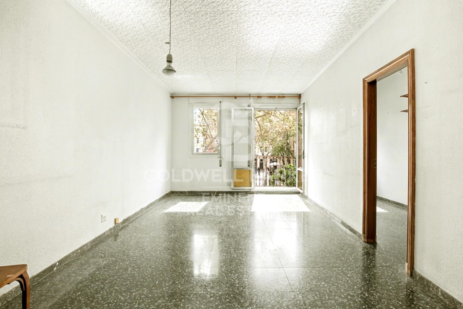 Vivienda de 195 m² con múltiples espacios y gran potencial en el corazón de Gràcia