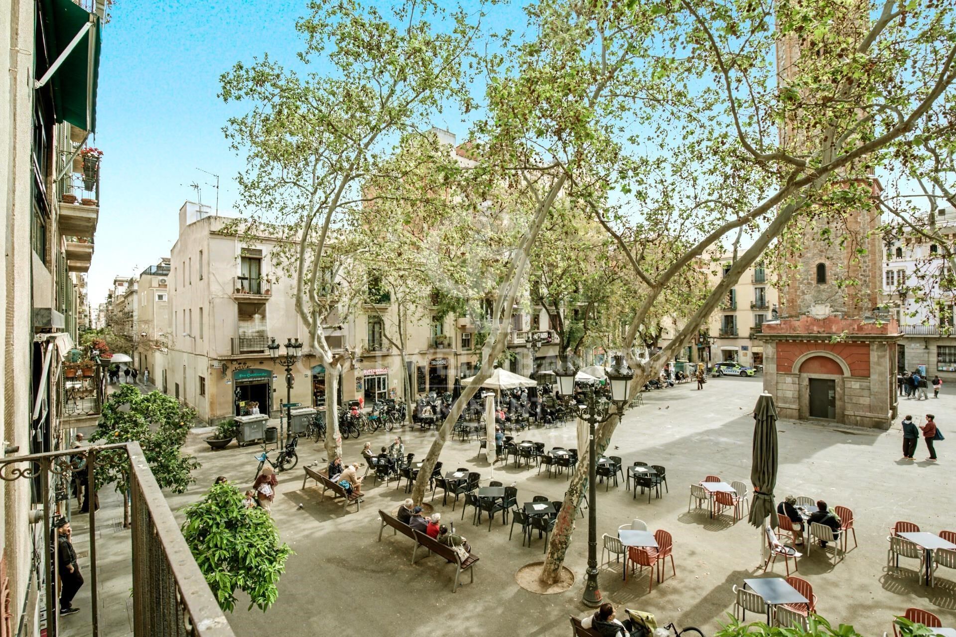 Vivienda de 195 m² con múltiples espacios y gran potencial en el corazón de Gràcia