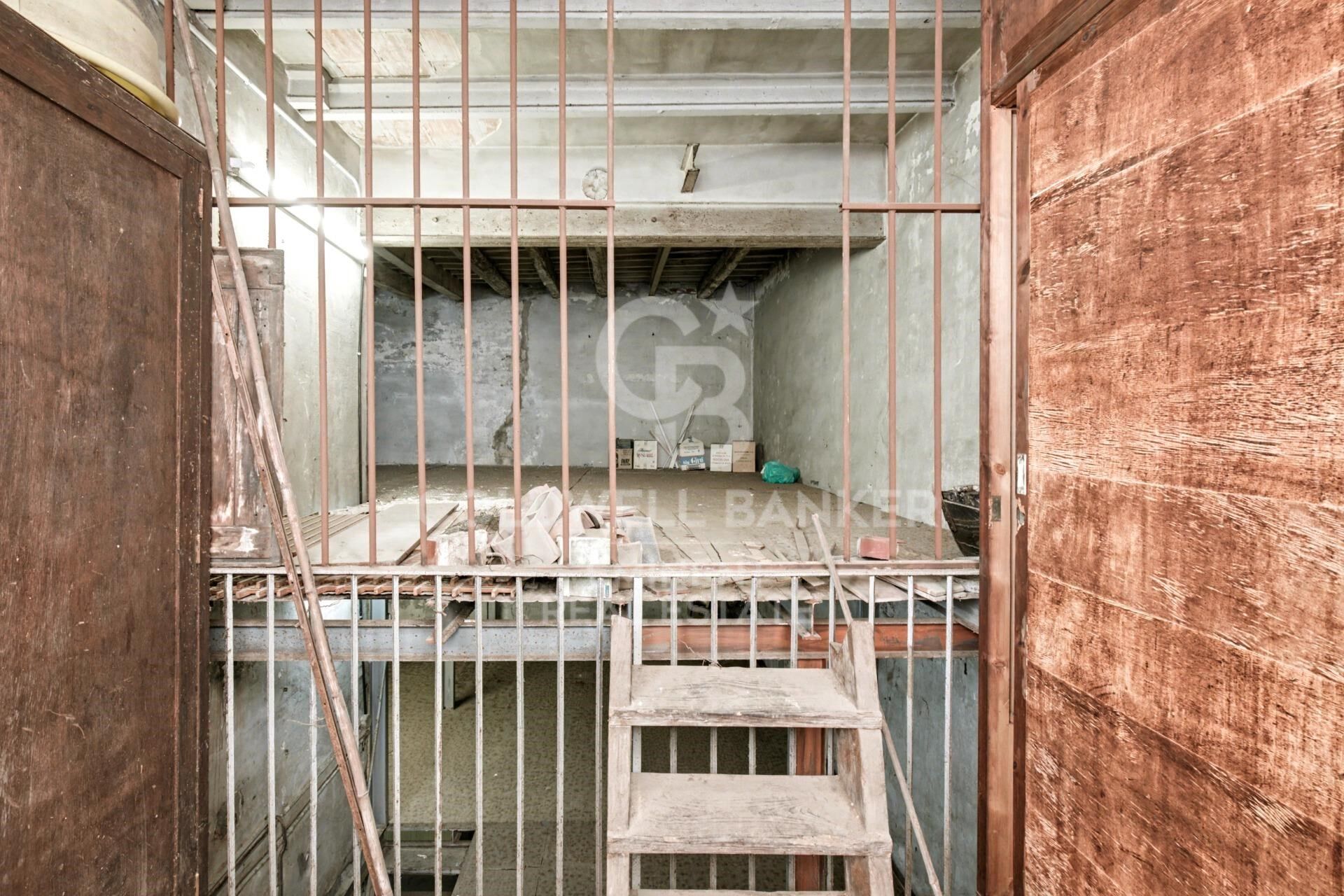 Vivienda de 195 m² con múltiples espacios y gran potencial en el corazón de Gràcia