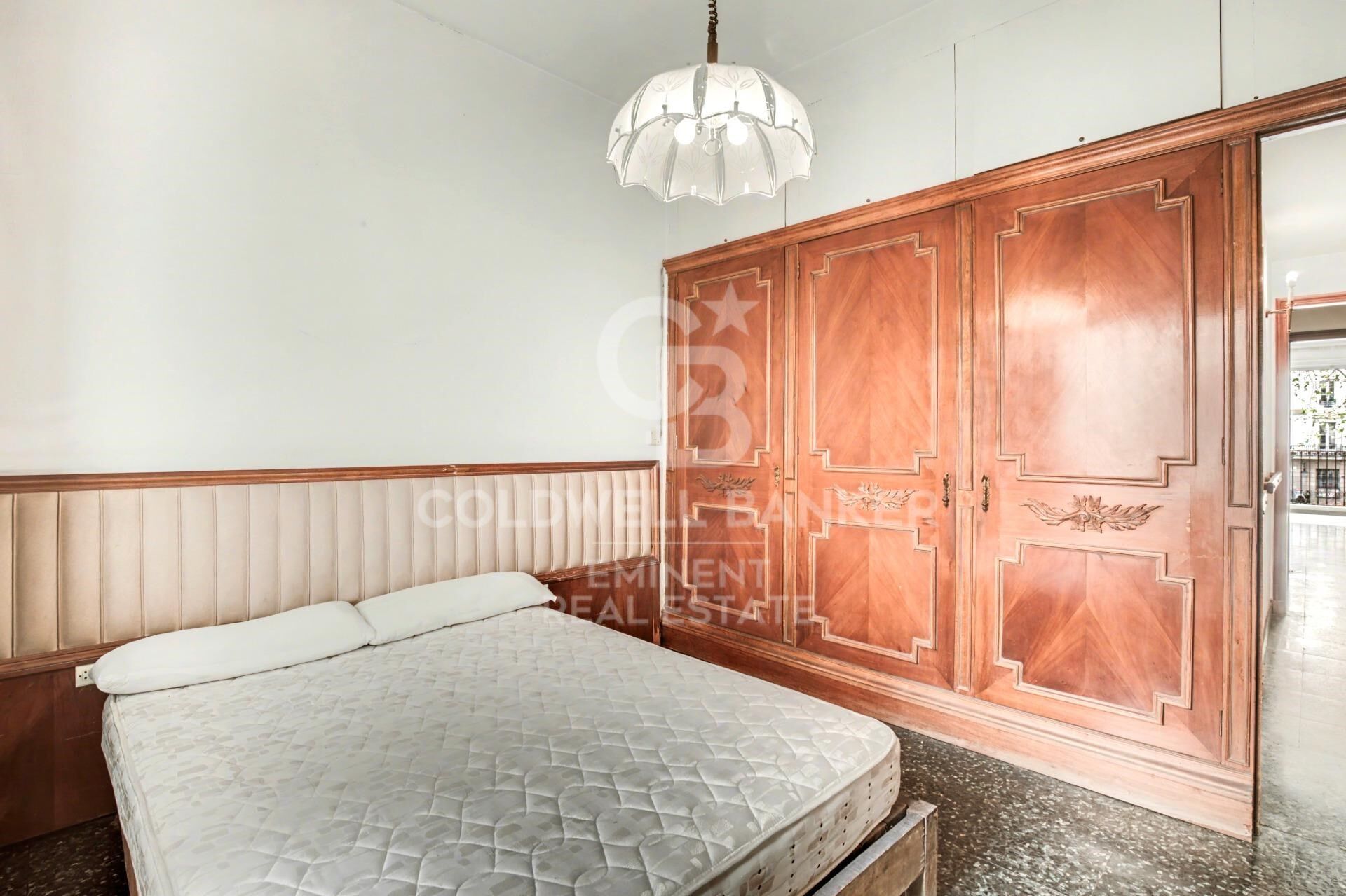 Vivienda de 195 m² con múltiples espacios y gran potencial en el corazón de Gràcia