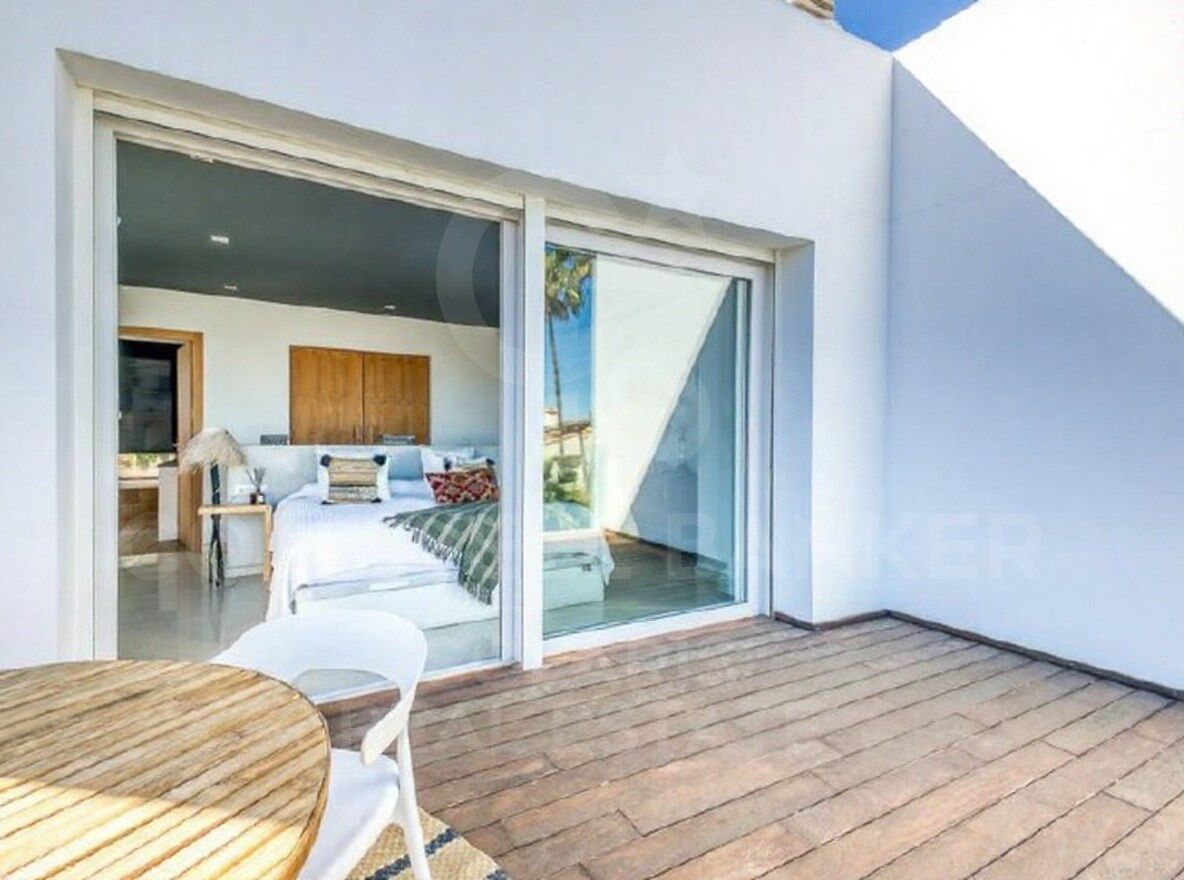 Erleben Sie das Mittelmeer: Luxusvilla mit Pool und privatem Garten