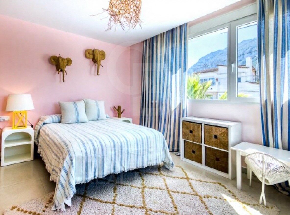 Vive el Mediterráneo: villa de lujo con piscina y jardín privado