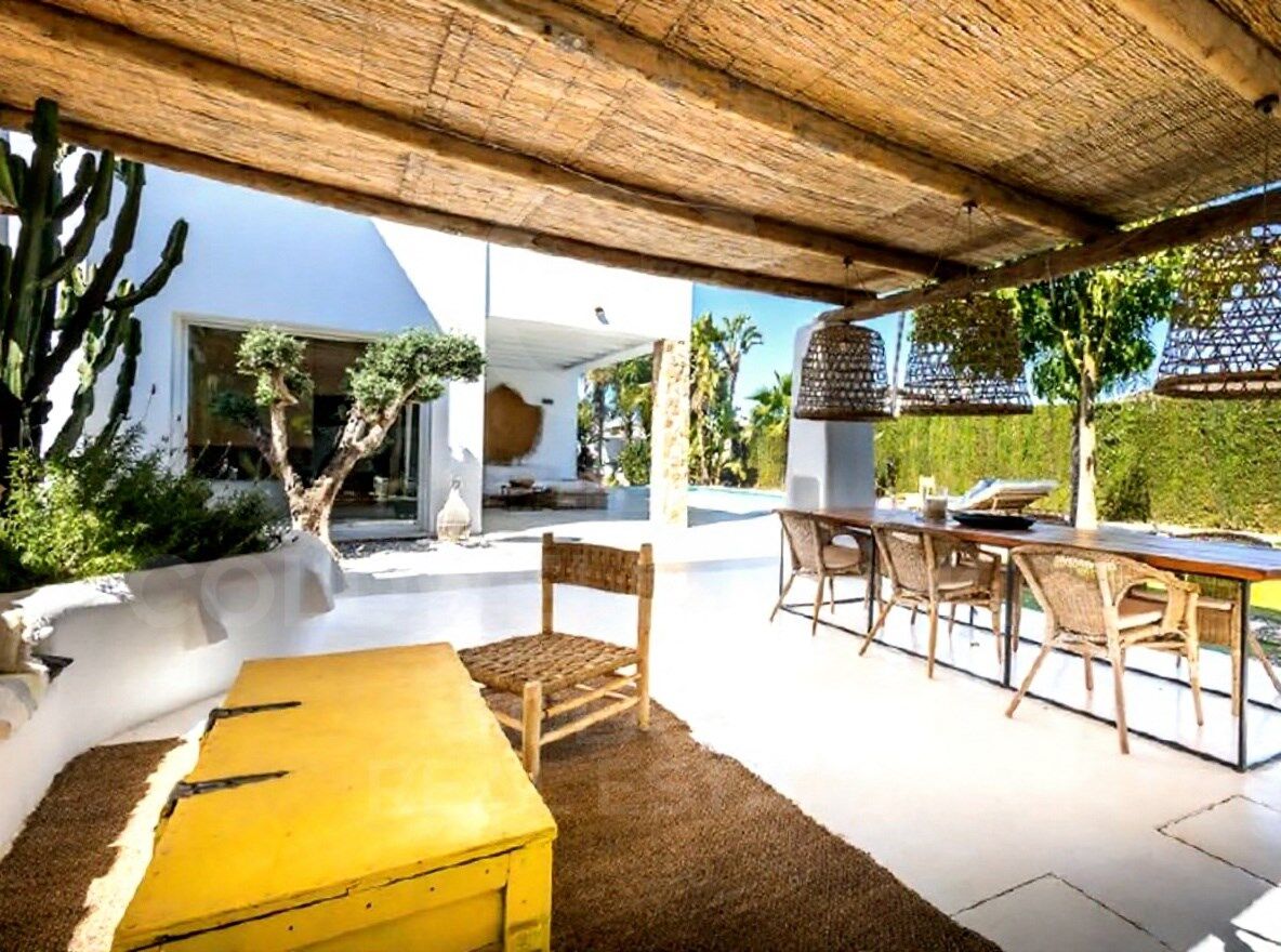 Vive el Mediterráneo: villa de lujo con piscina y jardín privado