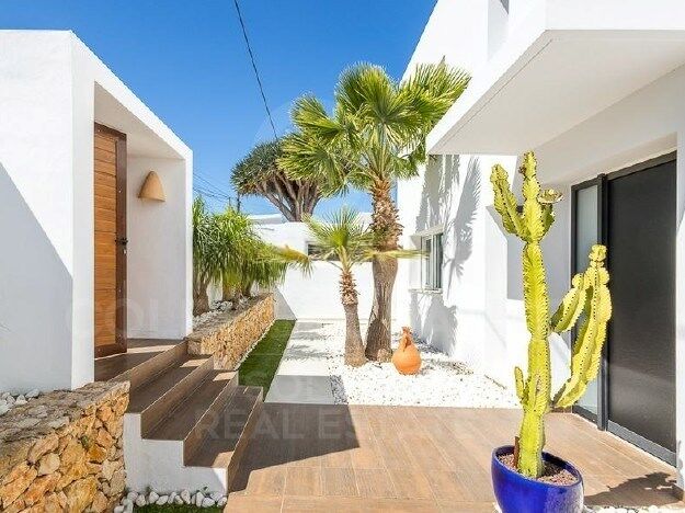 Experience the Mediterranean: luxury villa with pool and private garden