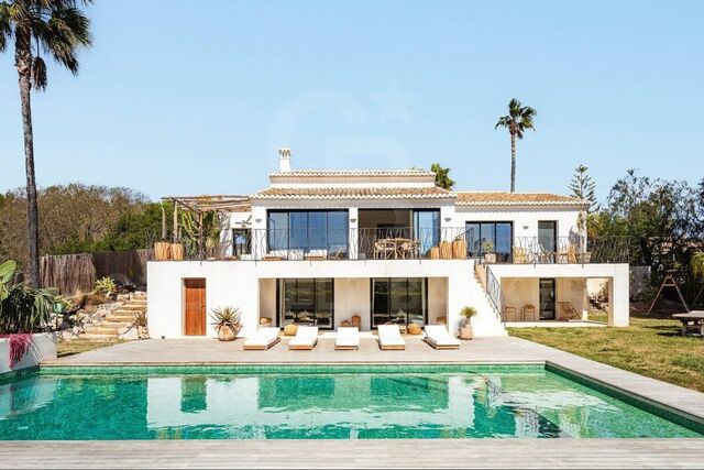 Villa méditerranéenne exclusive avec vue ouverte, piscine saline et intimité absolue à Tarraula, Javea