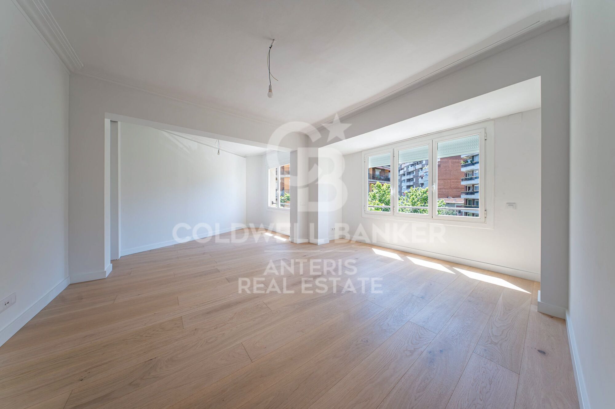Bright renovated apartment with luxury finishes