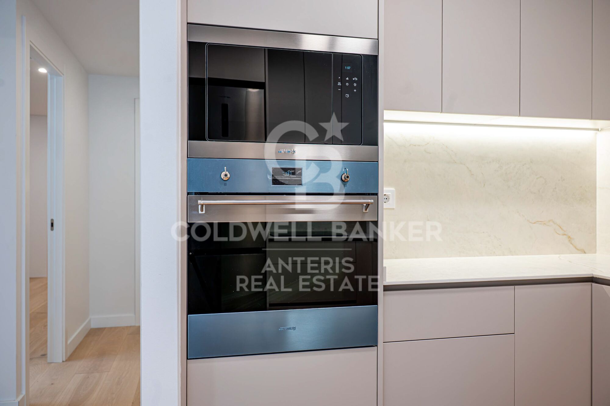 Bright renovated apartment with luxury finishes