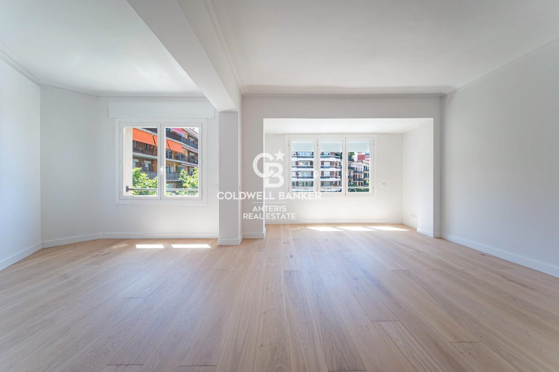 Bright renovated apartment with luxury finishes