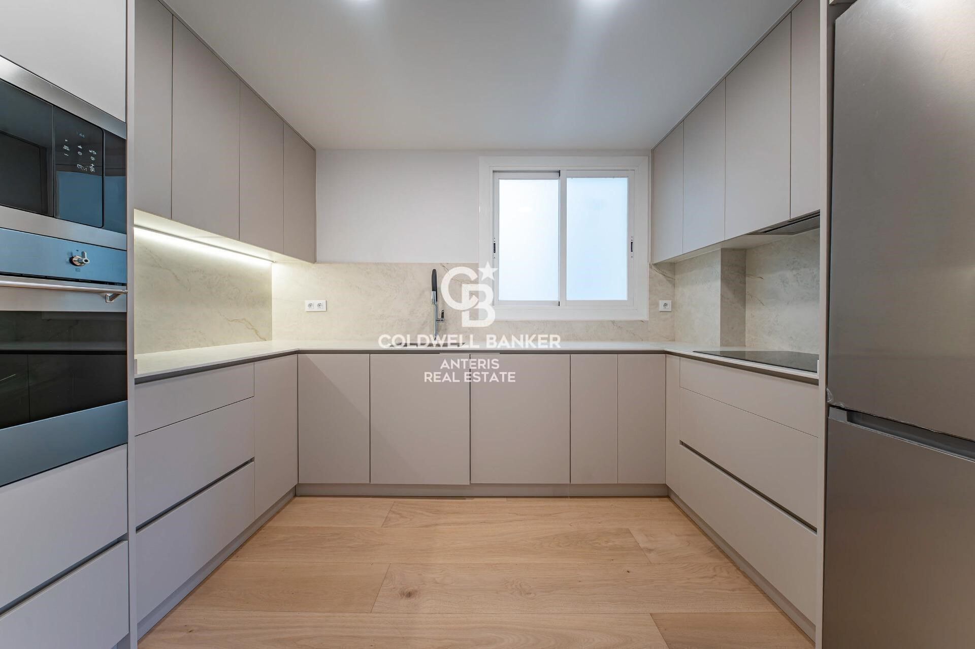 Bright renovated apartment with luxury finishes
