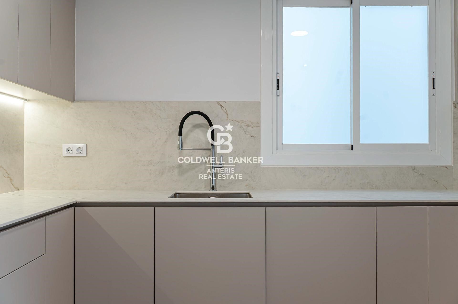 Bright renovated apartment with luxury finishes