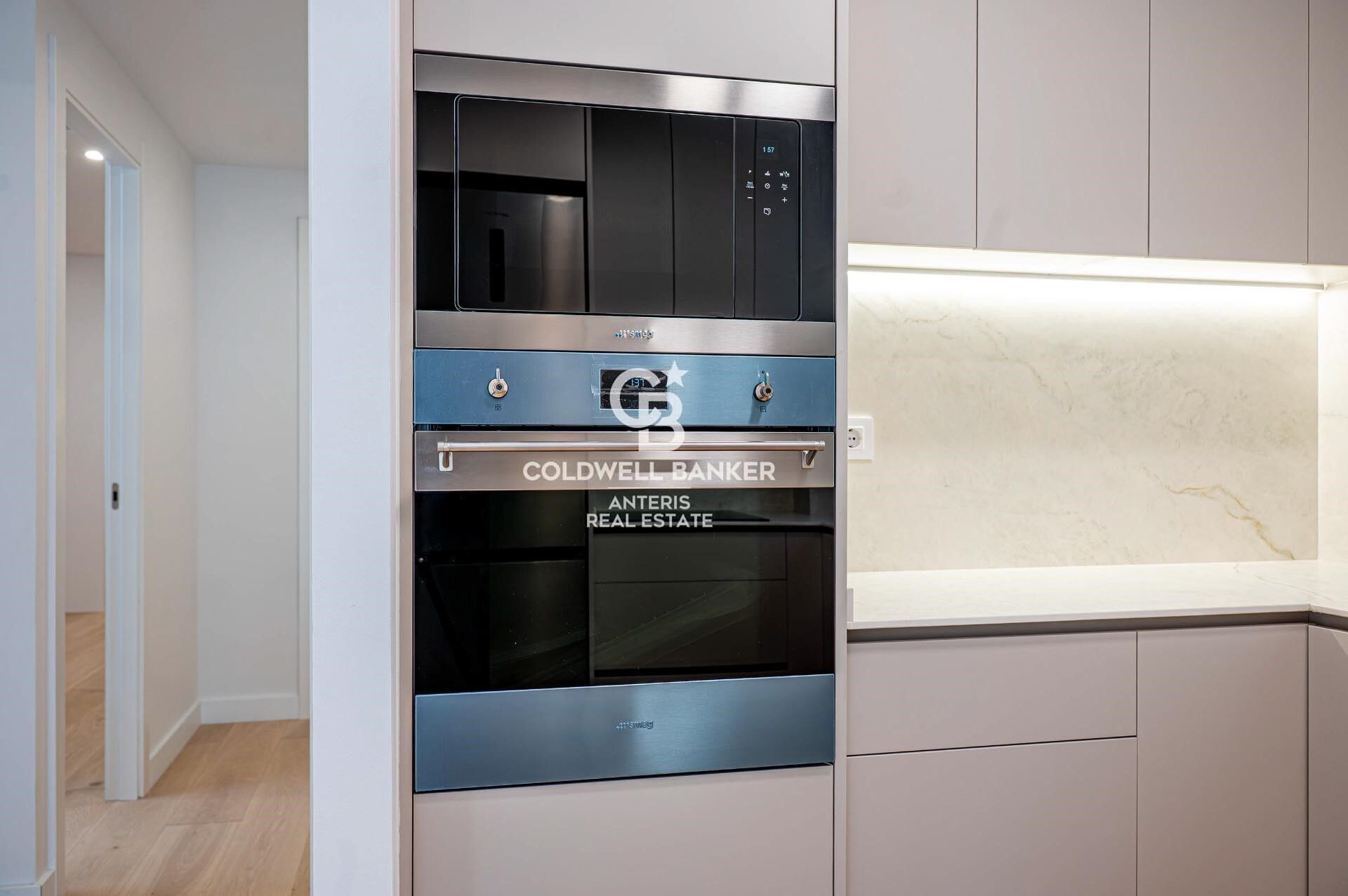 Bright renovated apartment with luxury finishes