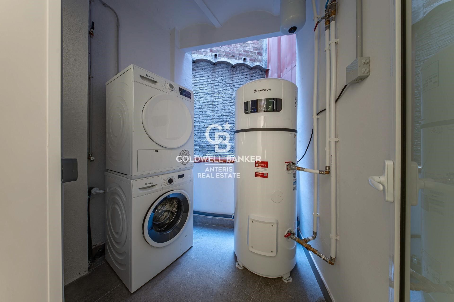 Bright renovated apartment with luxury finishes