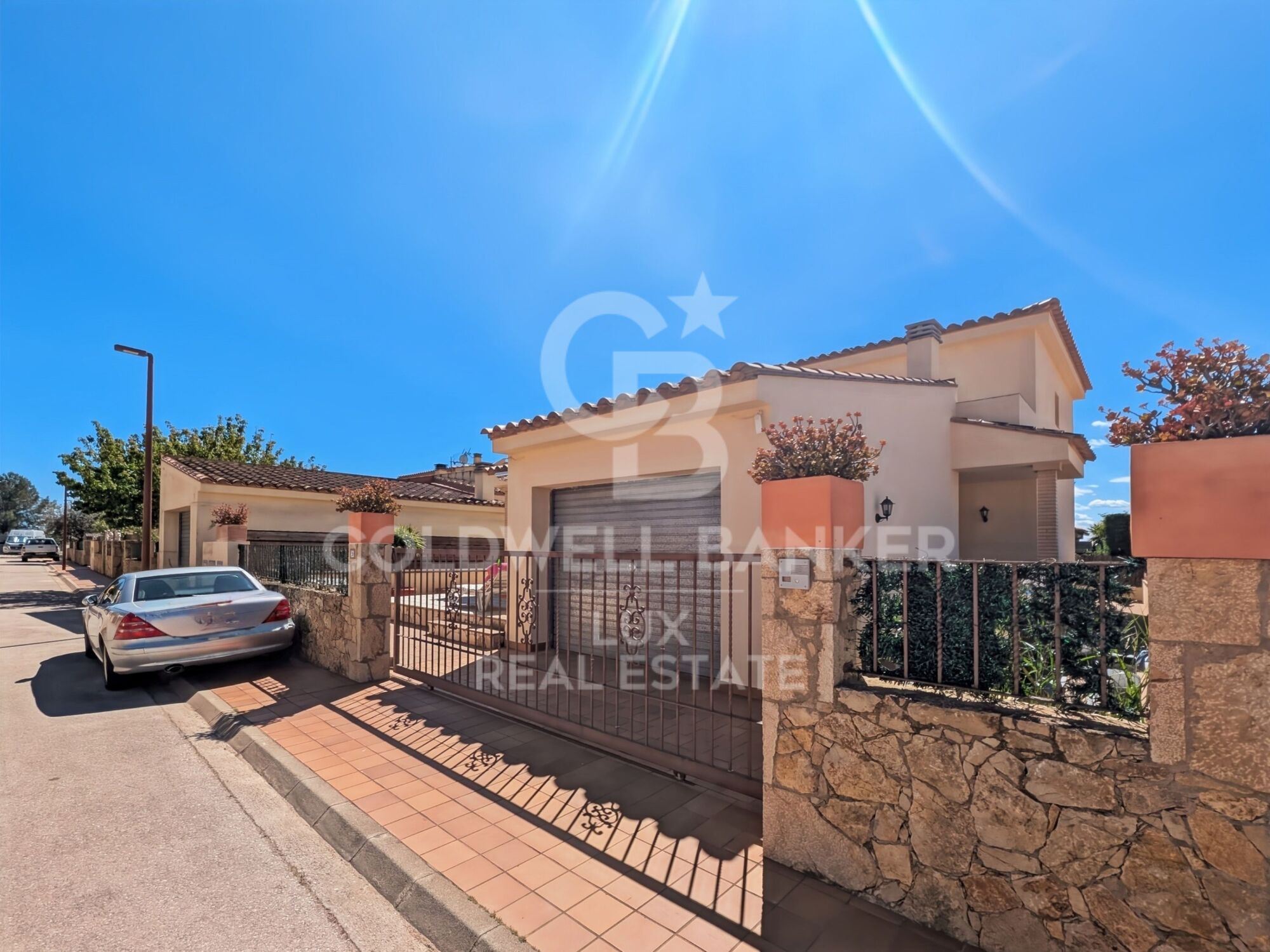 Detached 3-bedroom house with terrace and garage in Pau