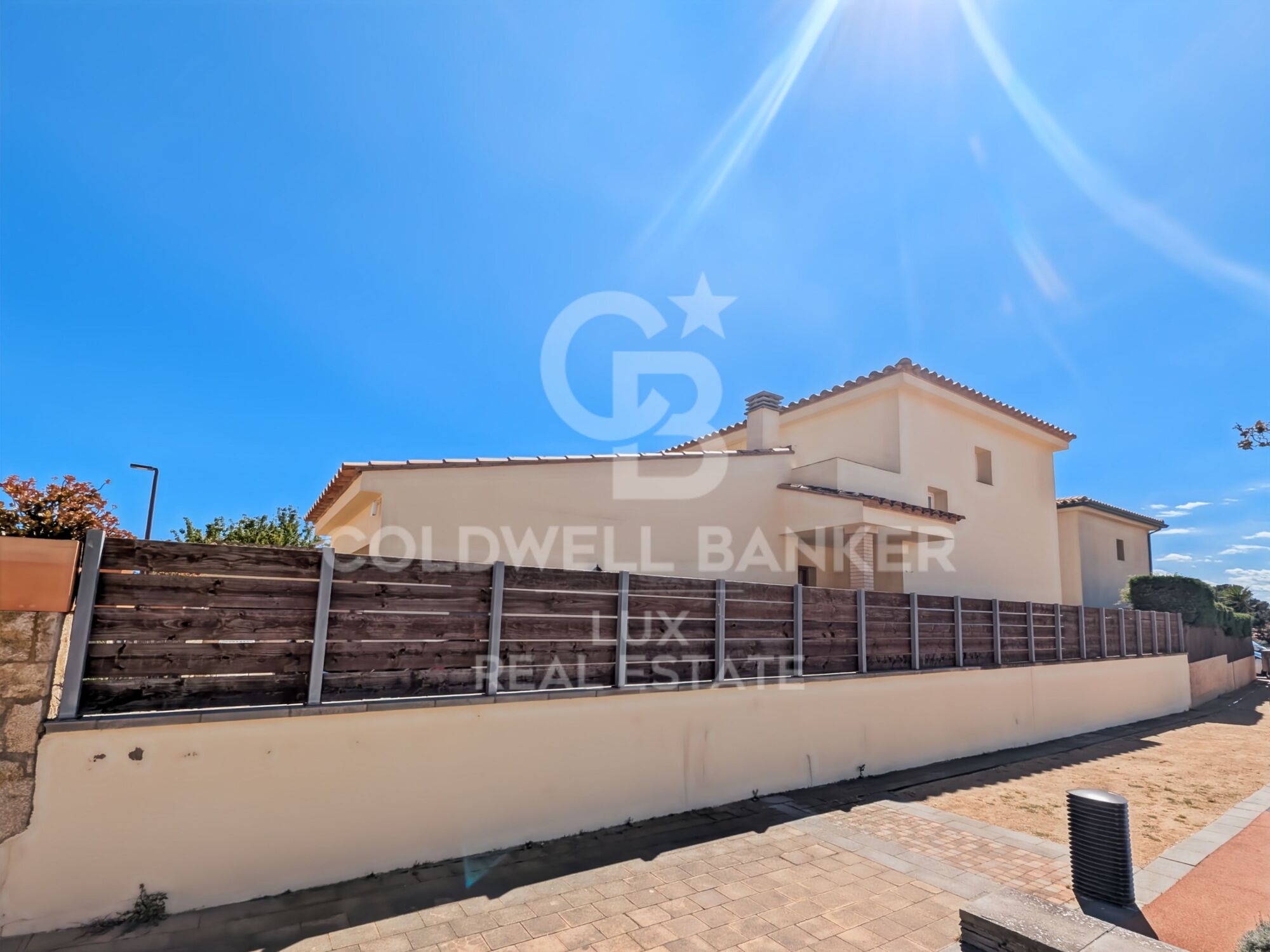 Detached 3-bedroom house with terrace and garage in Pau