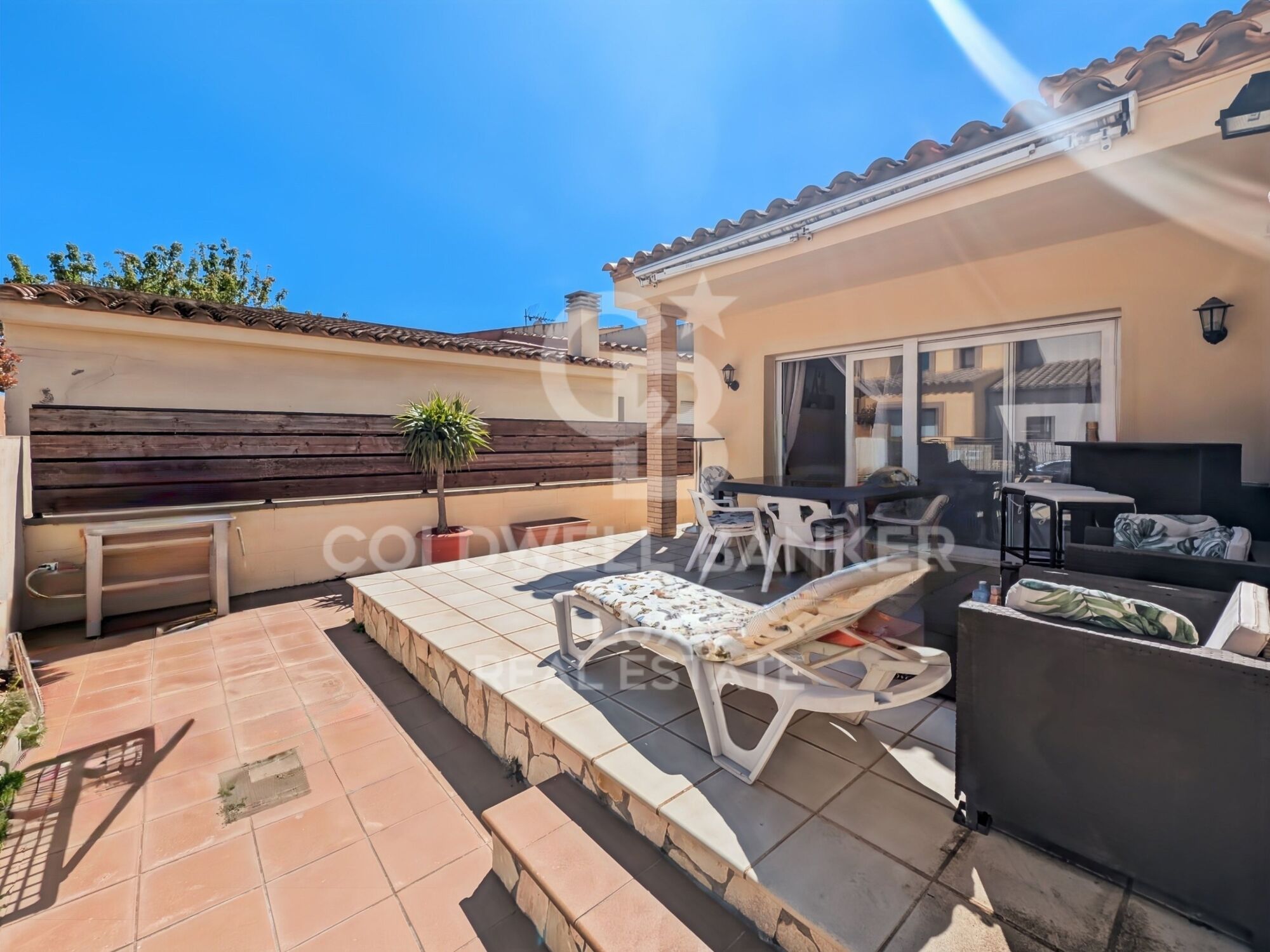 Detached 3-bedroom house with terrace and garage in Pau