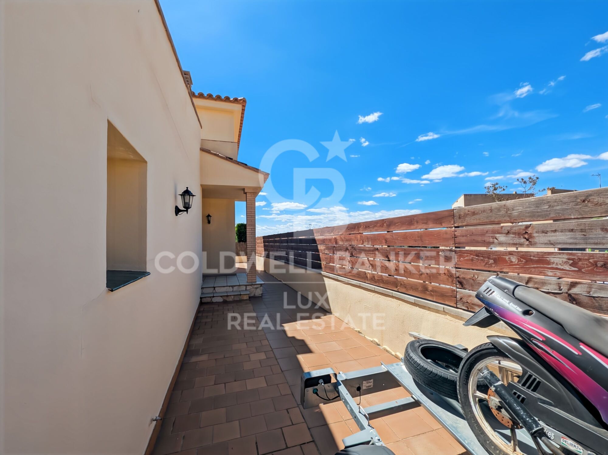 Casa independiente de 3 habitaciones con terraza y garaje en Pau