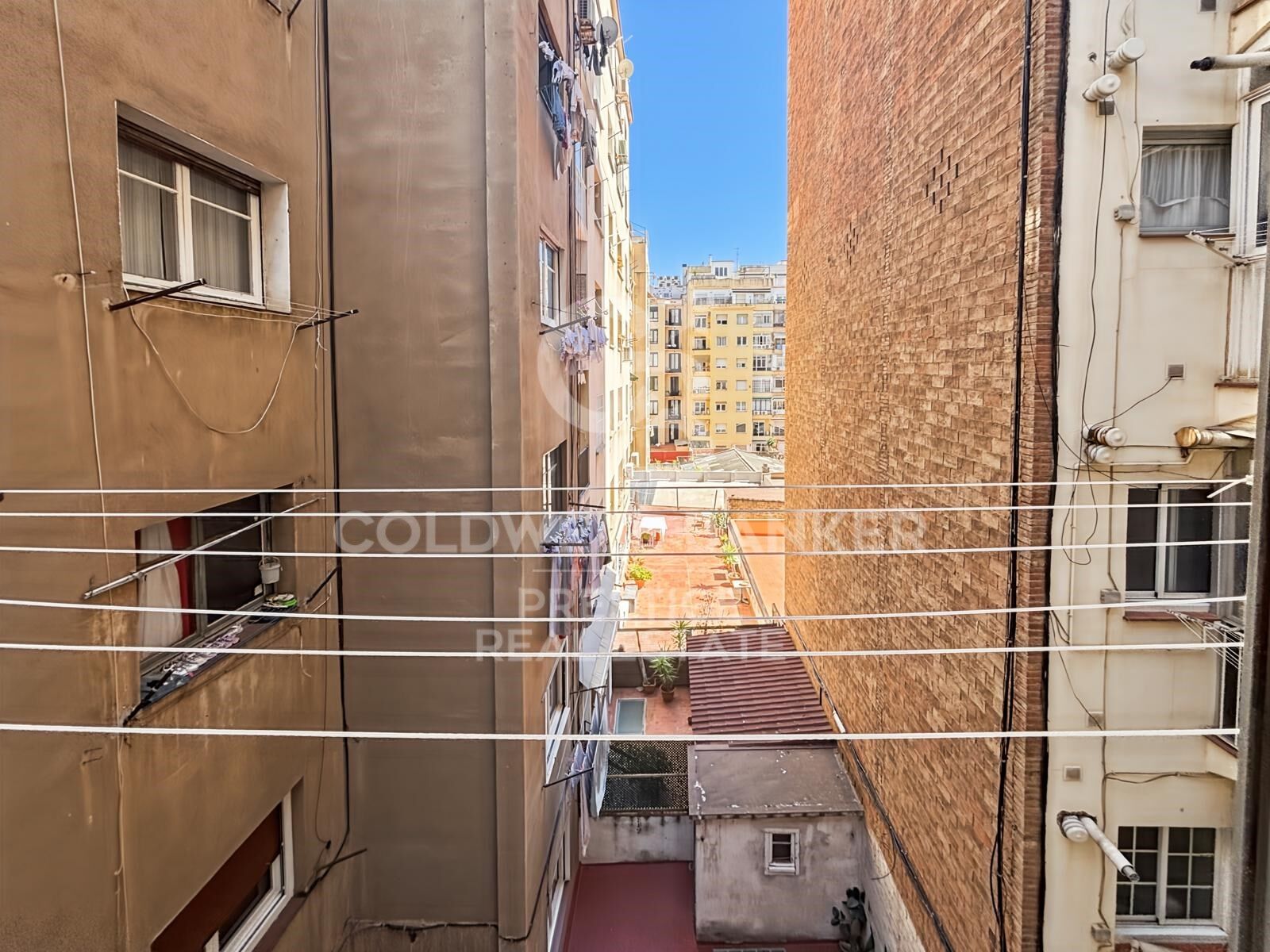 Piso alto en Gran Vía, con gran potencial de reforma