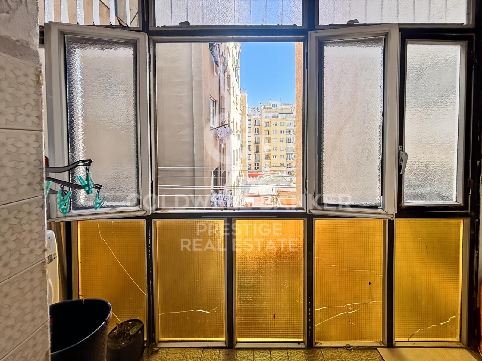 Piso alto en Gran Vía, con gran potencial de reforma