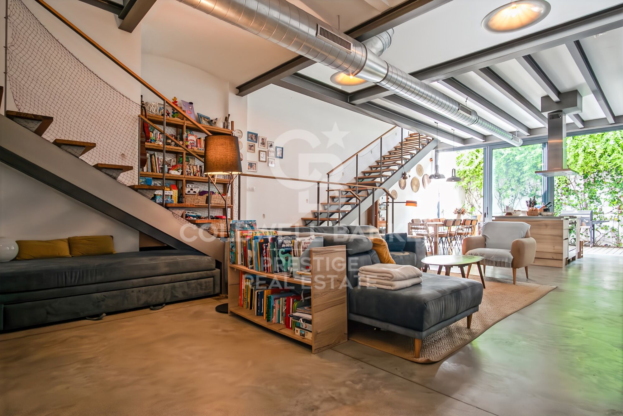 Duplex exclusif avec terrasse, garage privé et rénovation complète dans le centre de Badalona