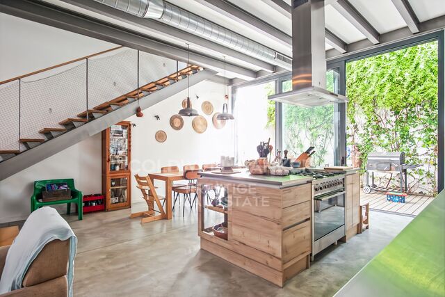 Duplex exclusif avec terrasse, garage privé et rénovation complète dans le centre de Badalona