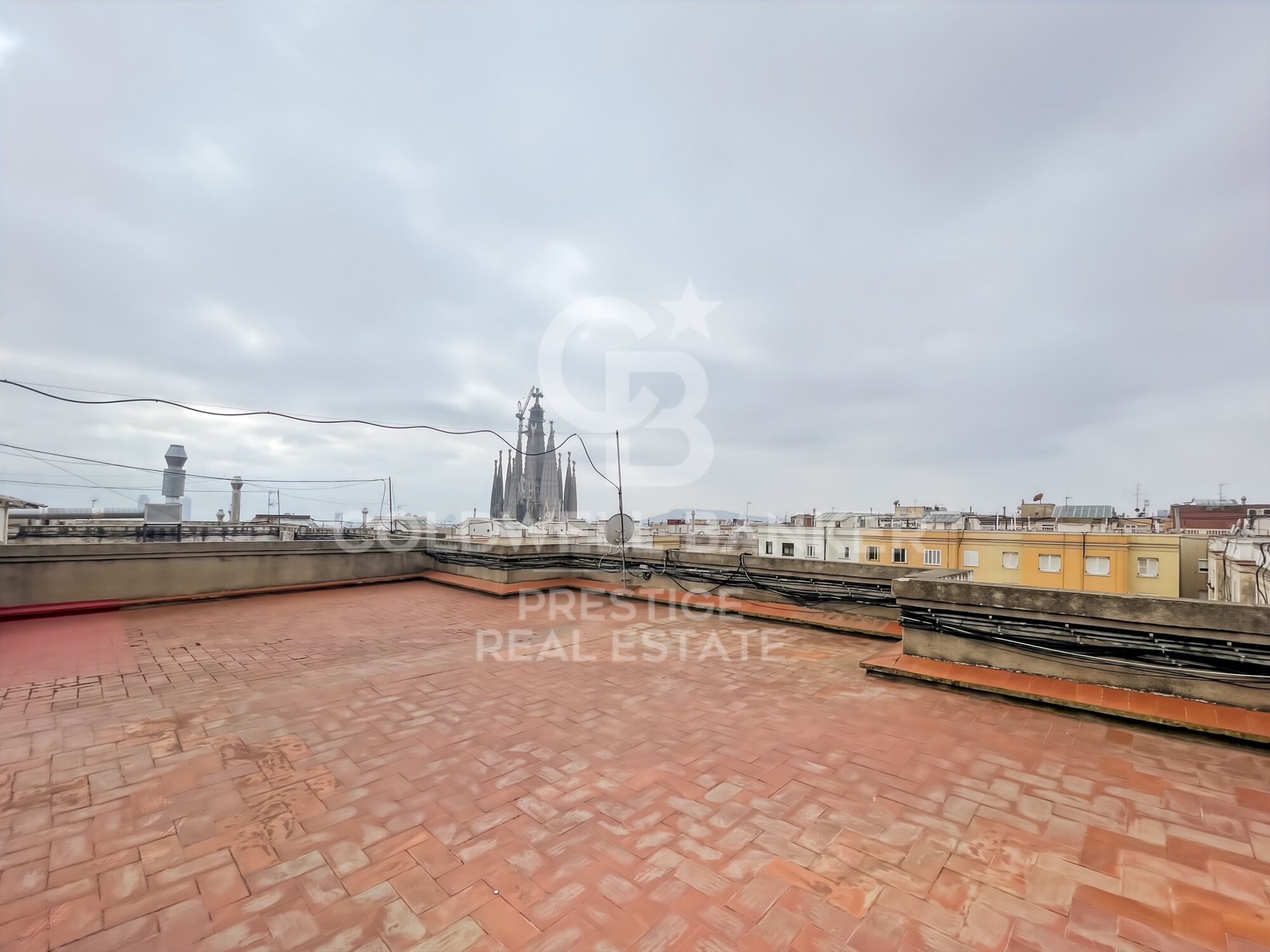 Ático con terraza privada a pocos metros de Sagrada Familia, Barcelona