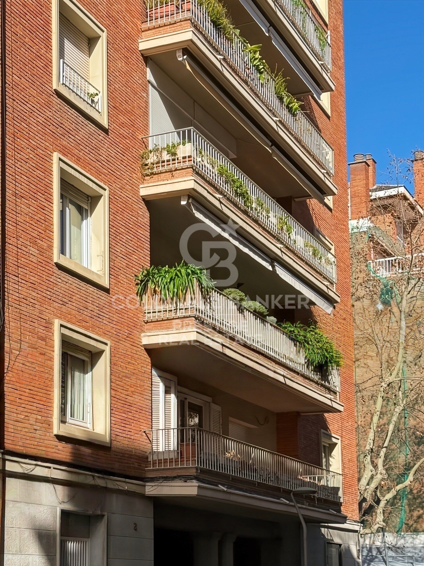 Appartement avec terrasse à rénover rue Santaló