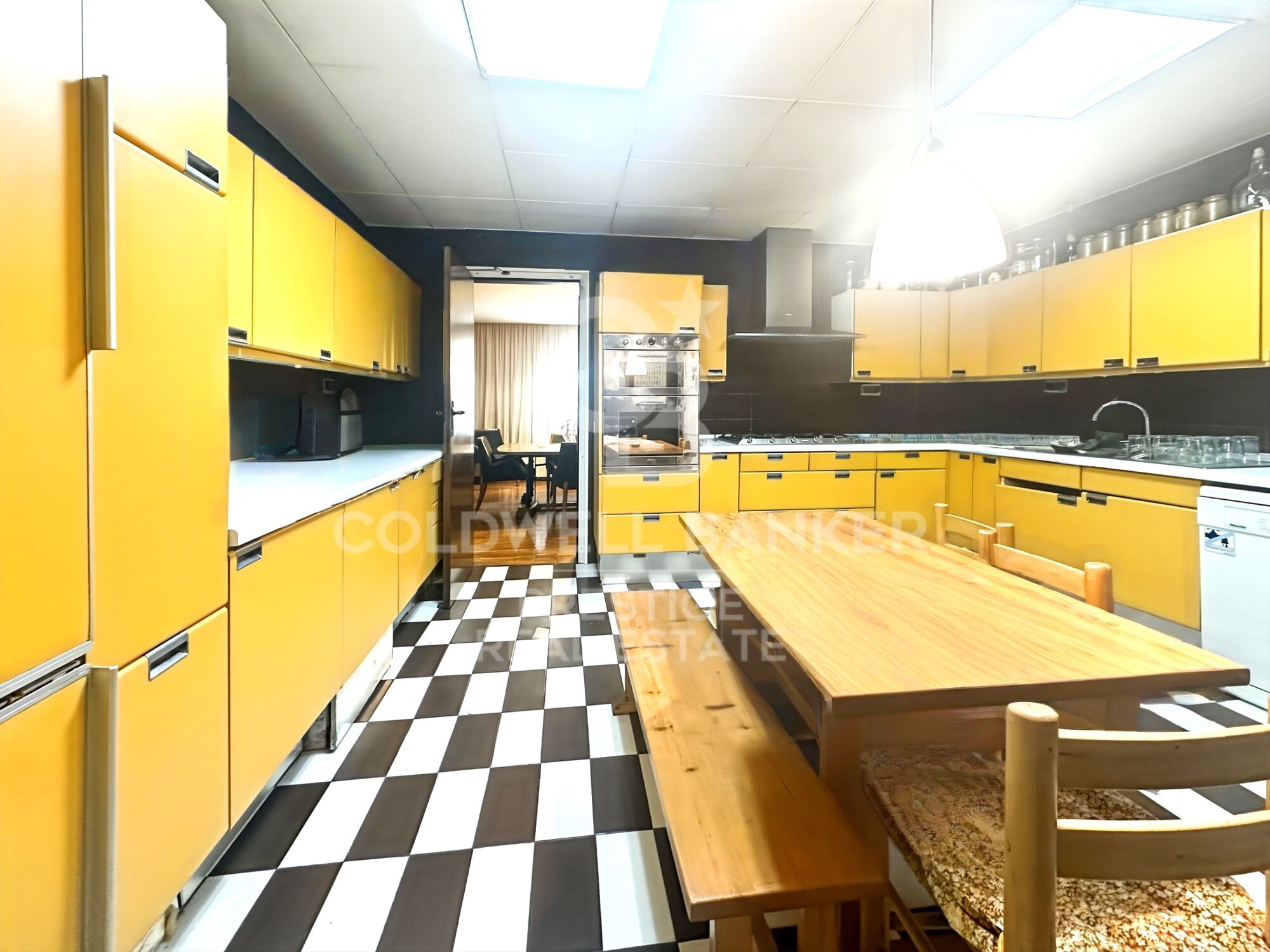 Appartement avec terrasse à rénover rue Santaló