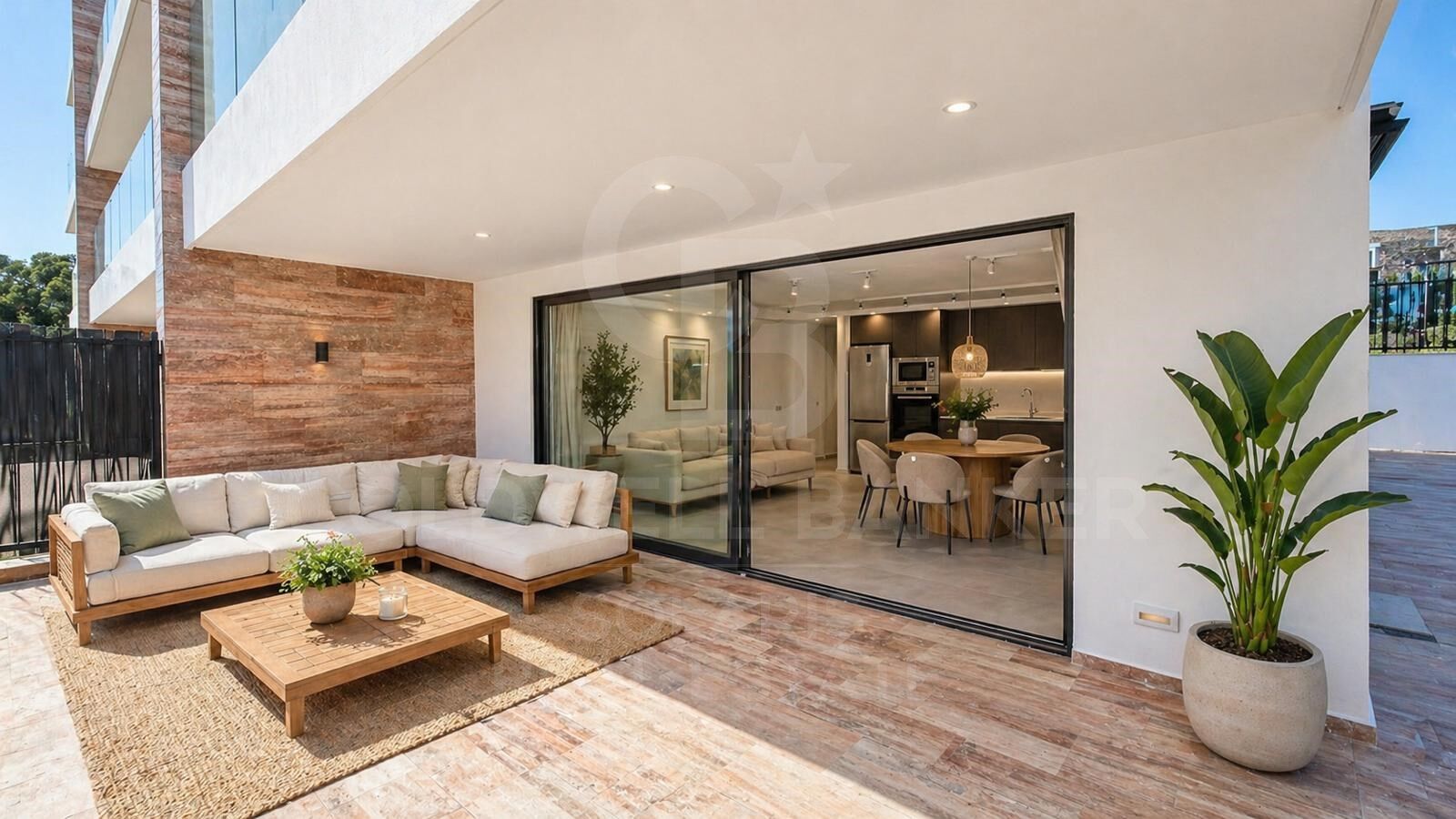 Elegante planta baja con espectacular patio privado en La Marina Beach Residencial
