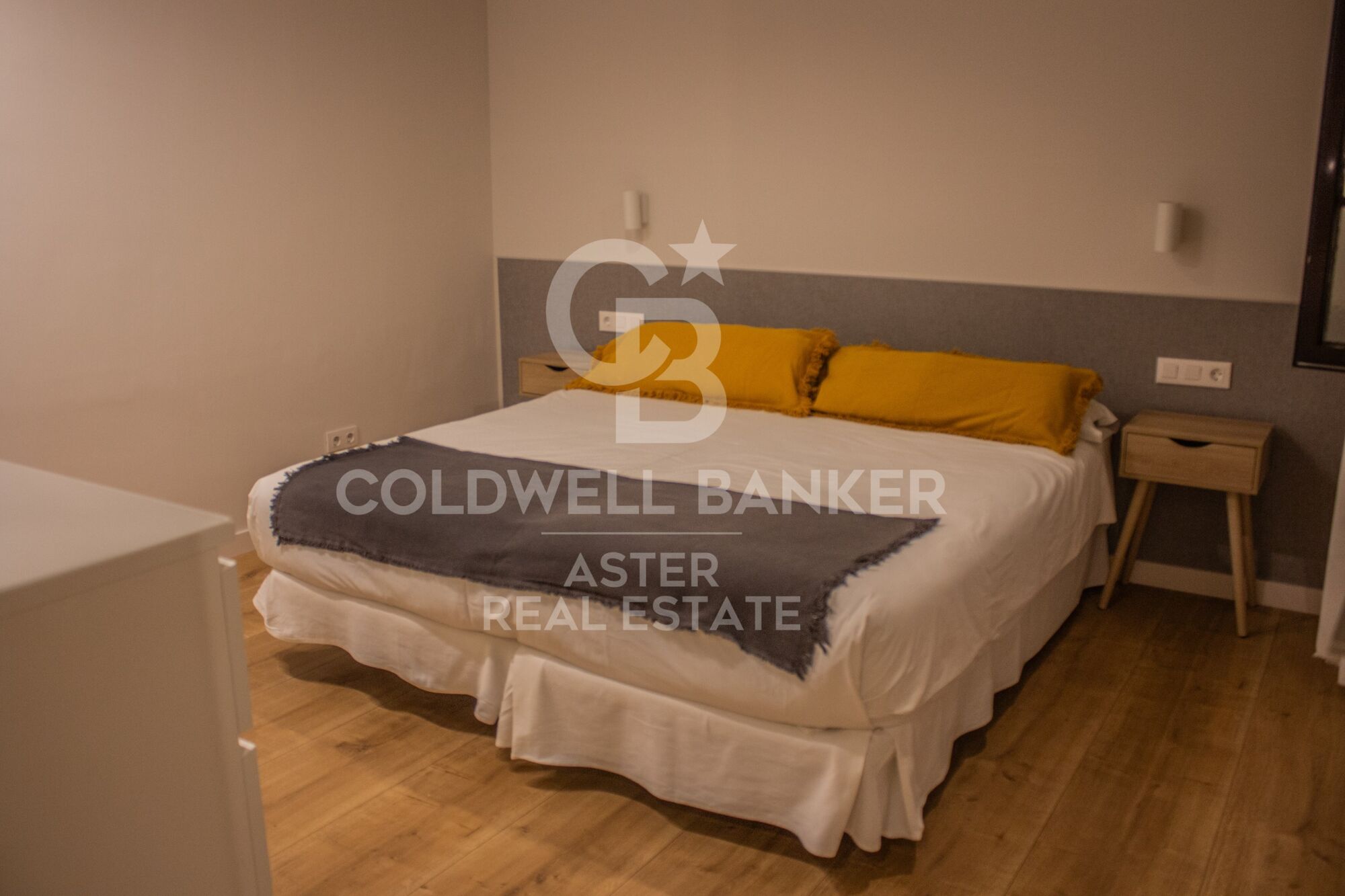Flat 2 Bedrooms Triplex Sale Barcelona