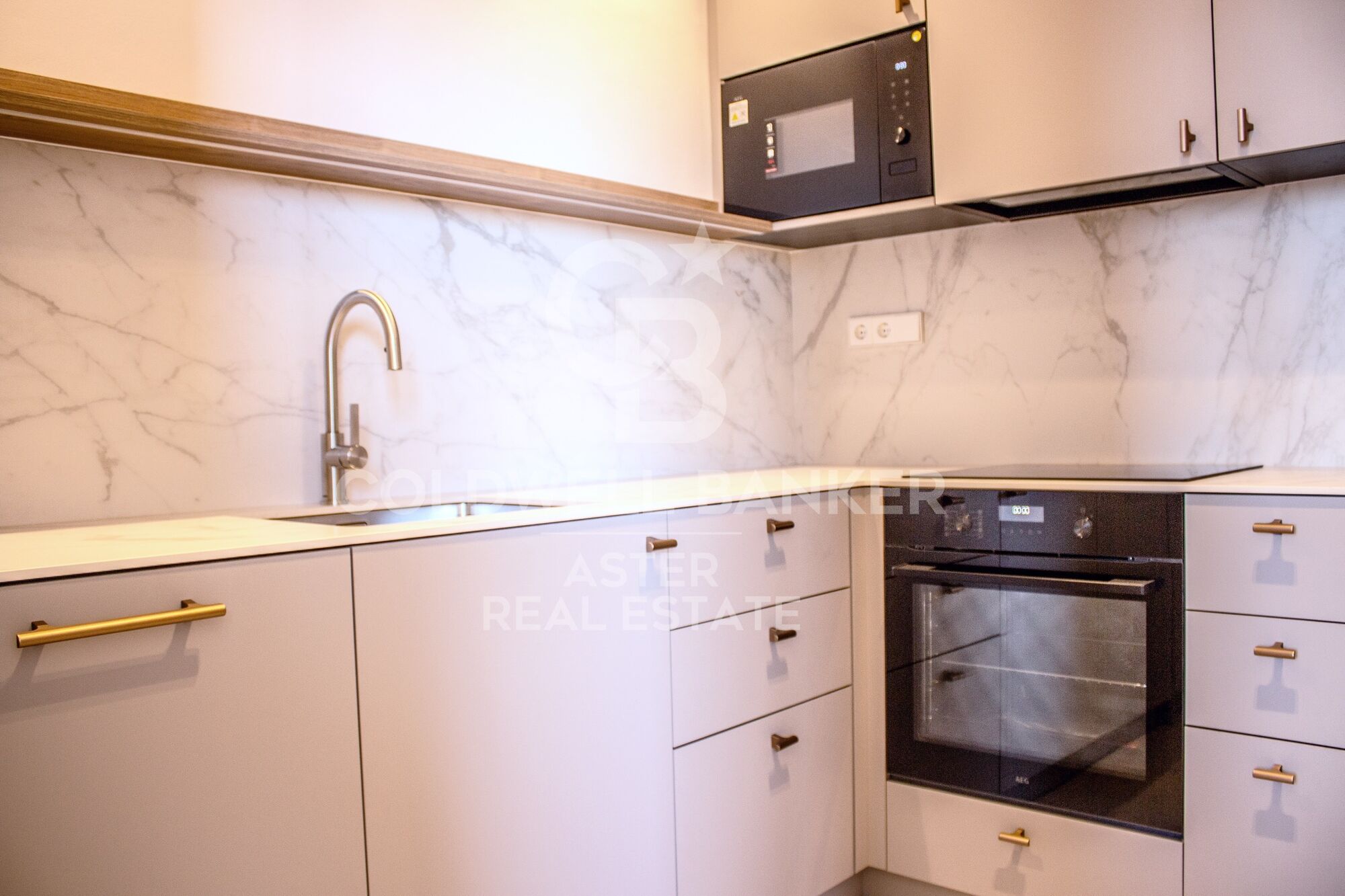 Wohnung 2 Schlafzimmer, 3 Stockwerke Verkauf Barcelona