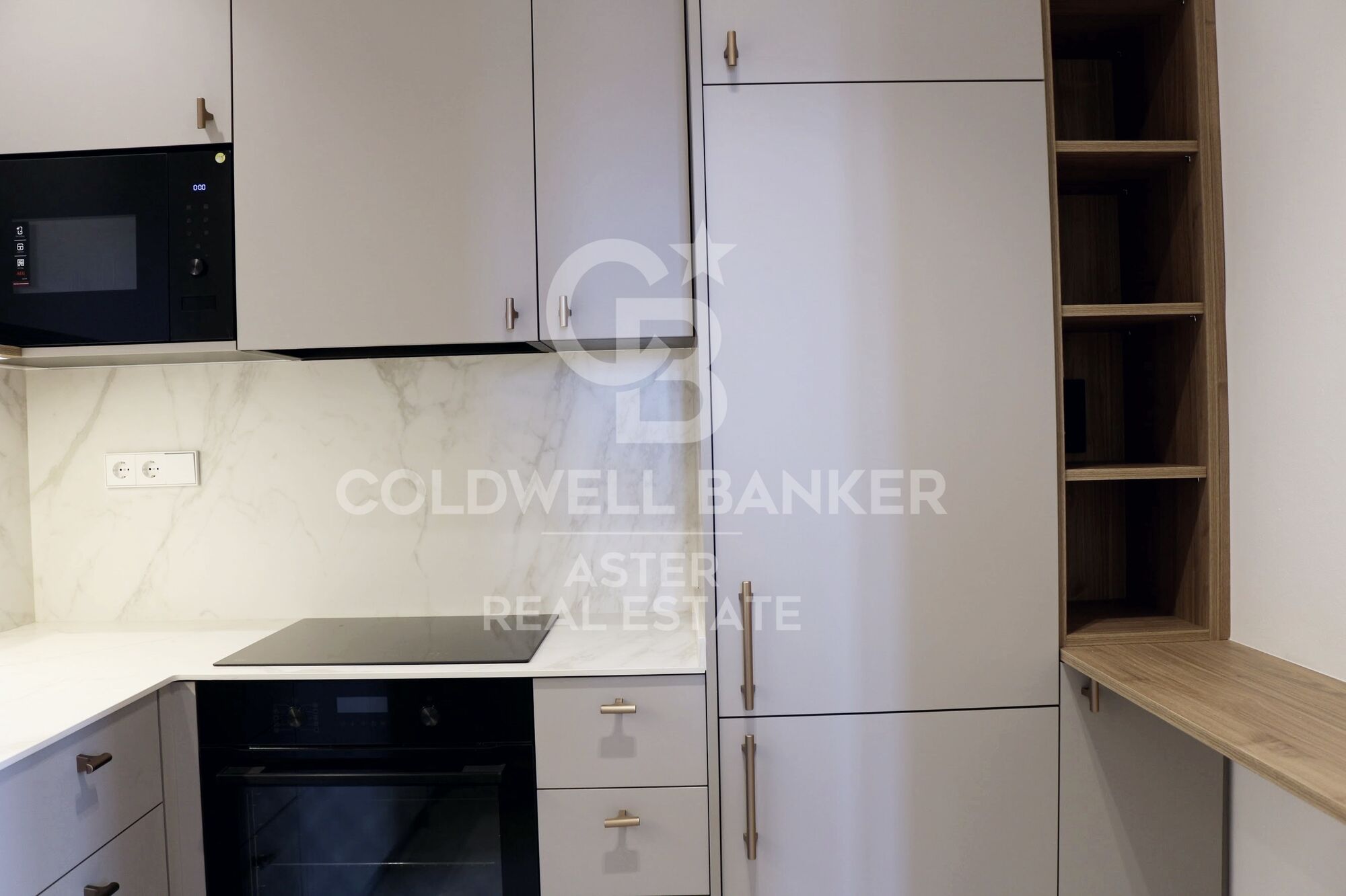 Wohnung 2 Schlafzimmer, 3 Stockwerke Verkauf Barcelona